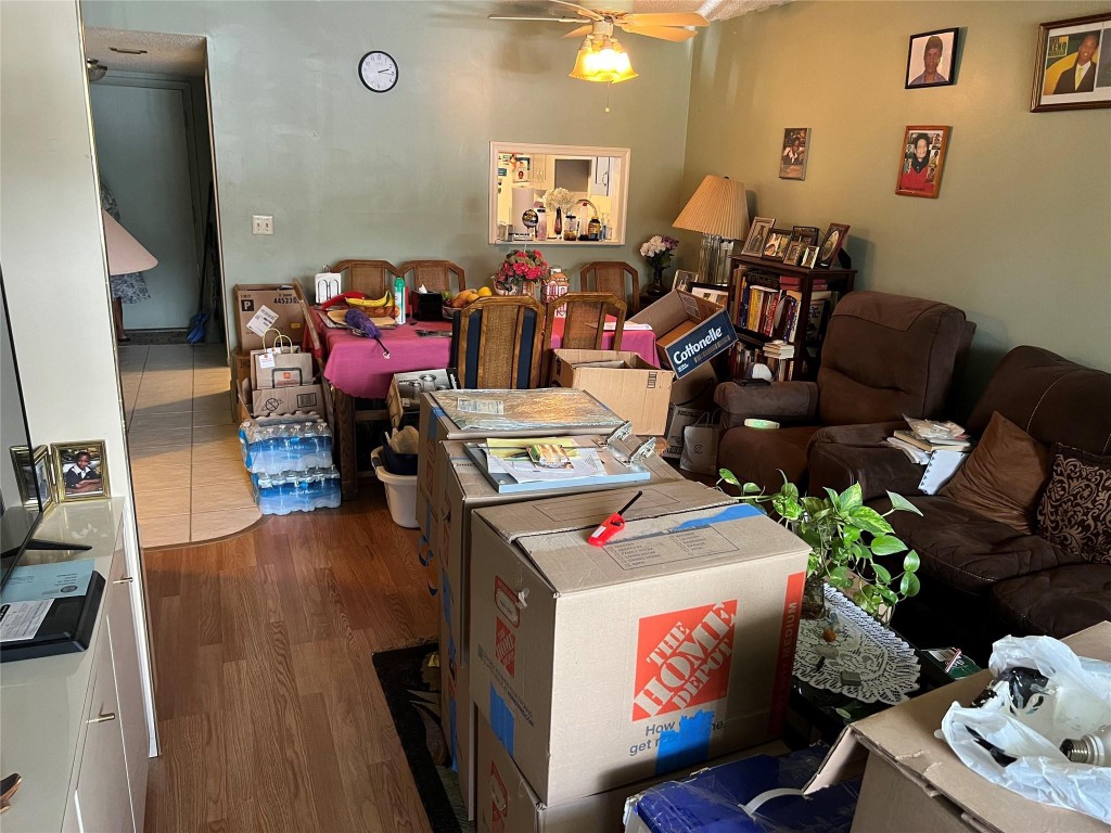 HOLIDAY SPRINGS - Residential