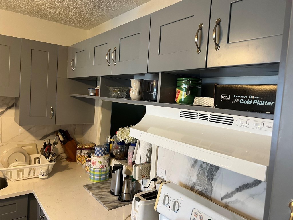 HOLIDAY SPRINGS - Residential