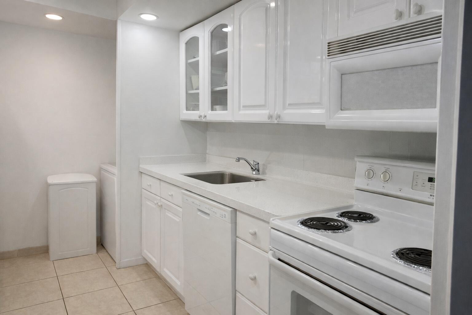 THE CARRIAGE HOUSE CONDO - Residential