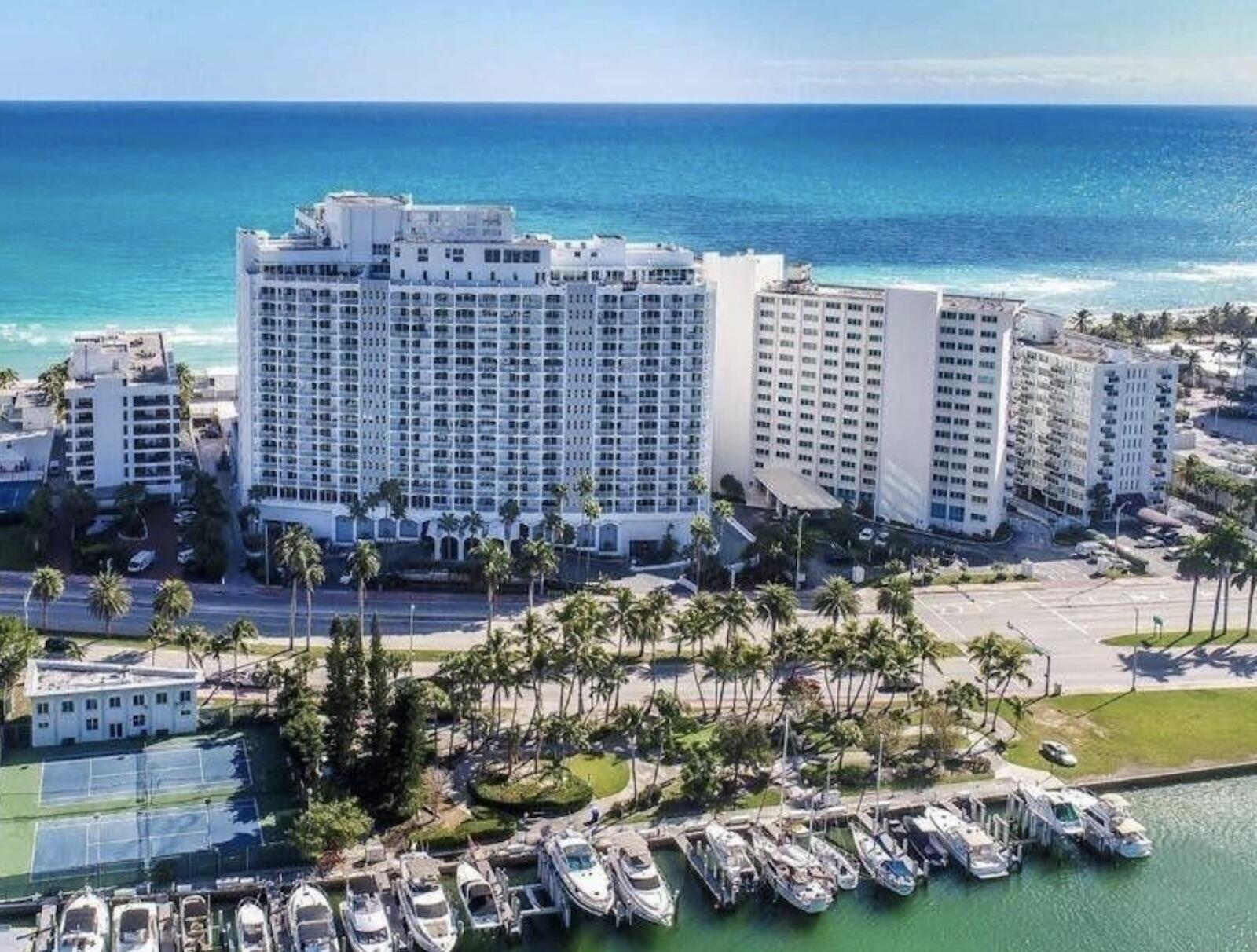 5401 Collins Avenue 1516