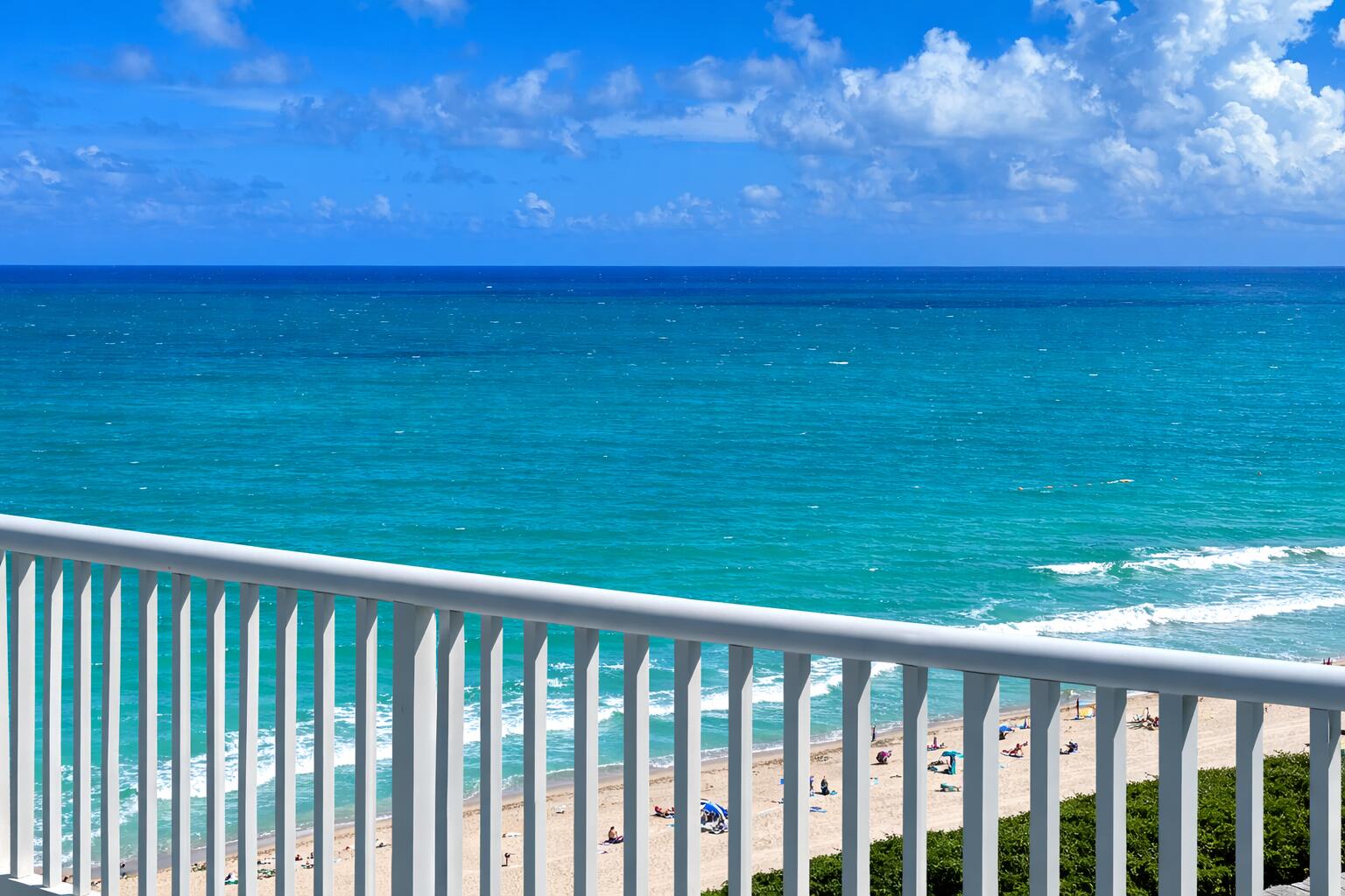 THE CARRIAGE HOUSE CONDO - Residential