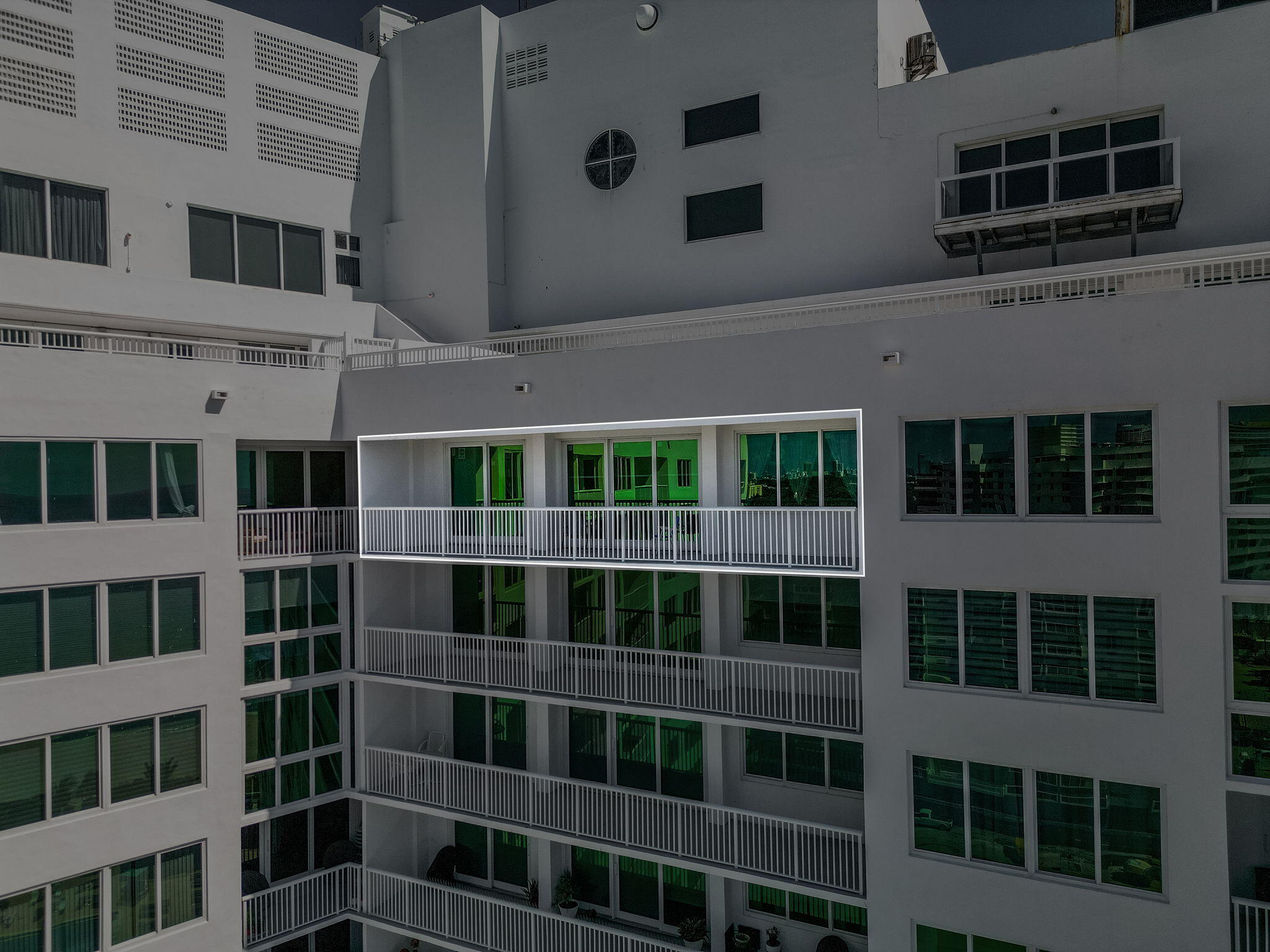 5401 Collins Avenue 1516