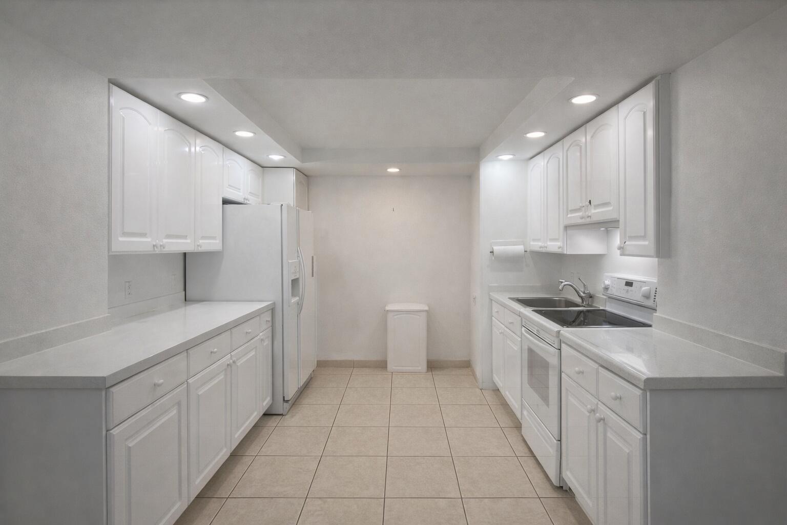 THE CARRIAGE HOUSE CONDO - Residential