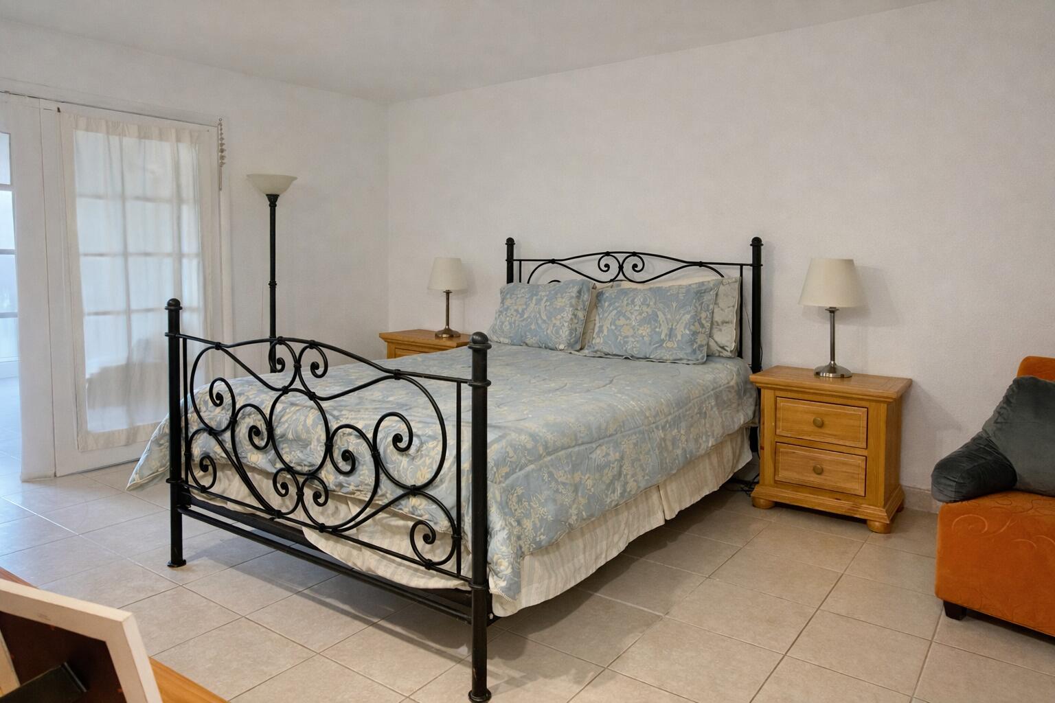 THE CARRIAGE HOUSE CONDO - Residential