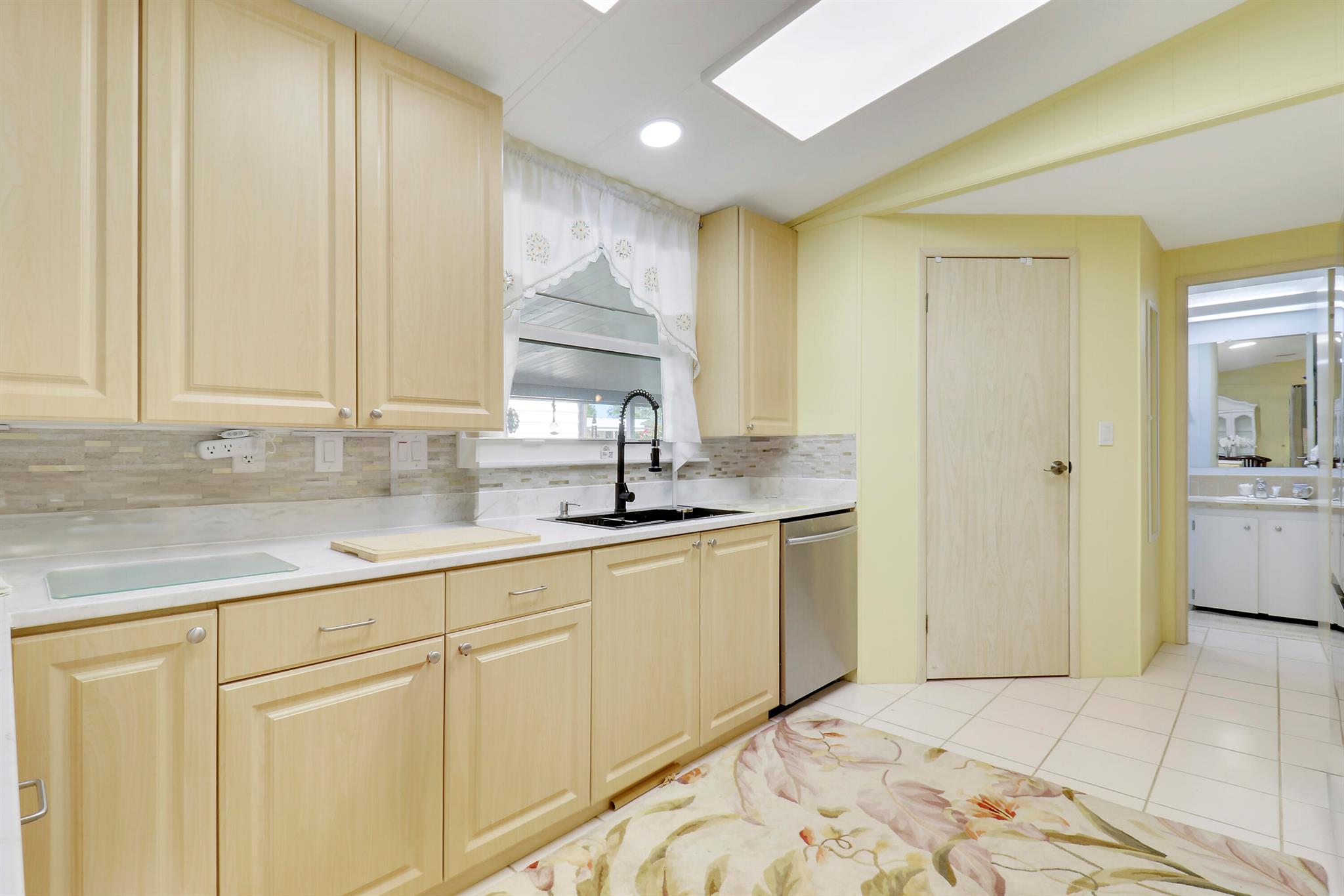 7850 SE Shenandoah Drive, Hobe Sound, FL, 33455/$260,000 2 7850 SE Shenandoah Drive