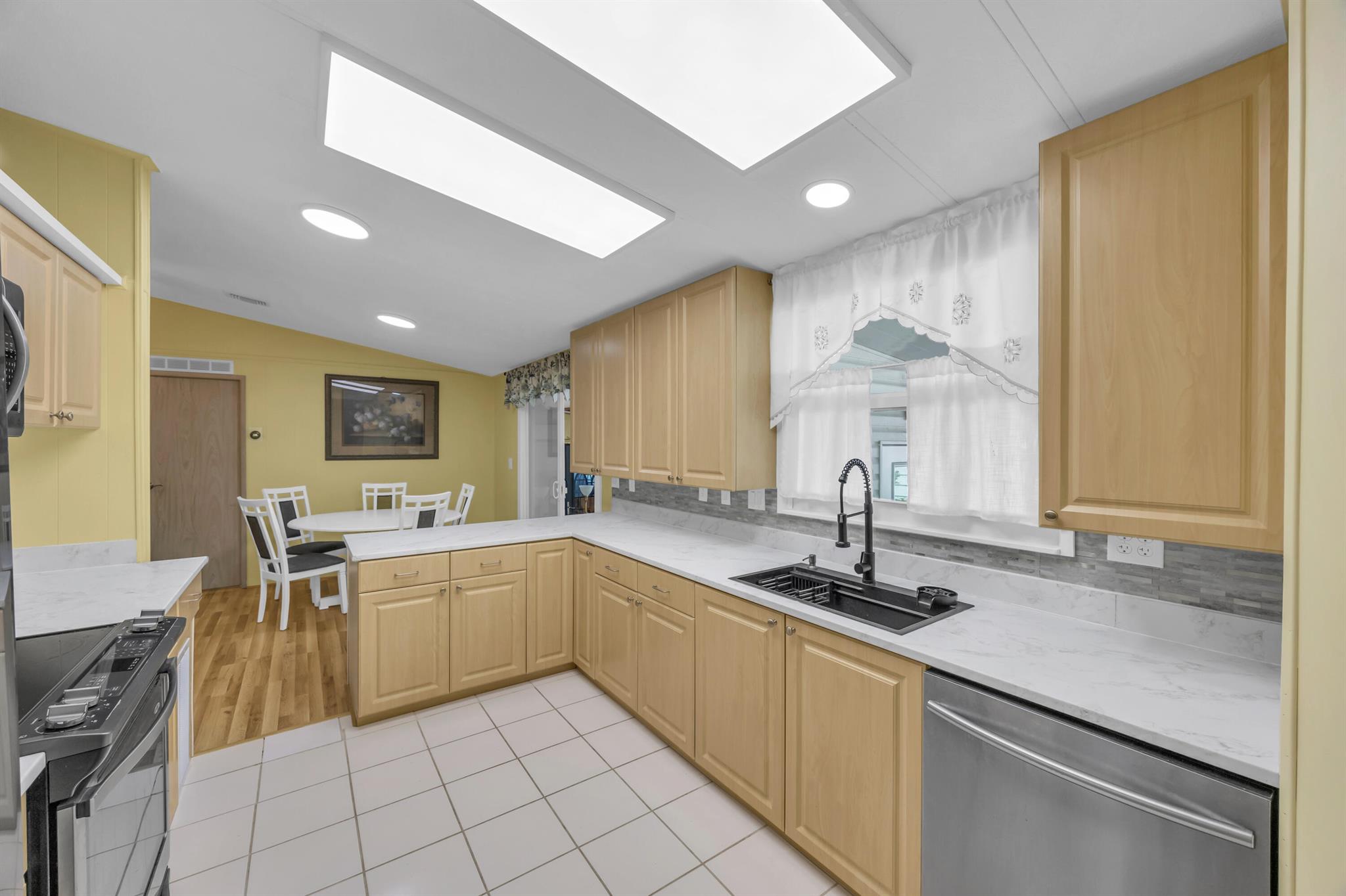 CAMBRIDGE AT HERITAGE RID - Residential