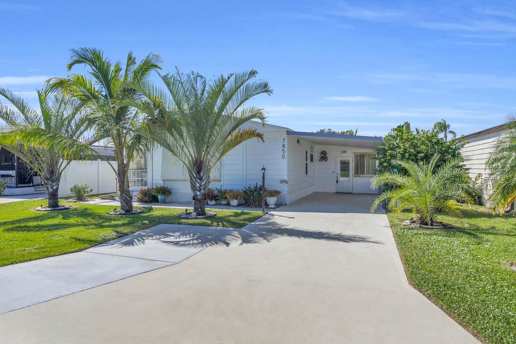 Photo of 7850 SE Shenandoah Drive, Hobe Sound, FL 33455 (MLS # R11092482)