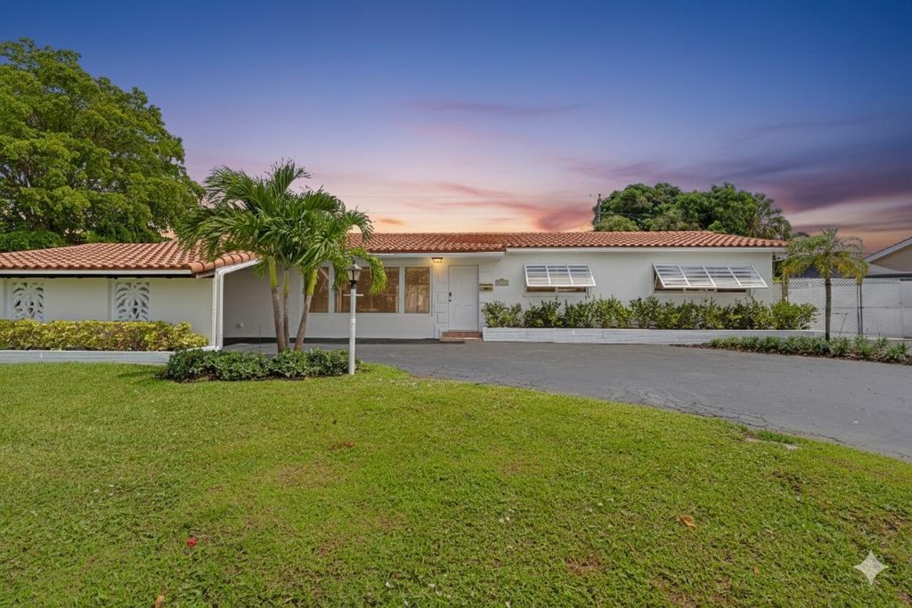 Photo of 541 Kingfish Road, North Palm Beach, FL 33408 (MLS # B26001861)