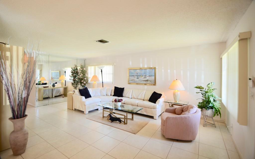 DELRAY VILLAS 3 - Residential