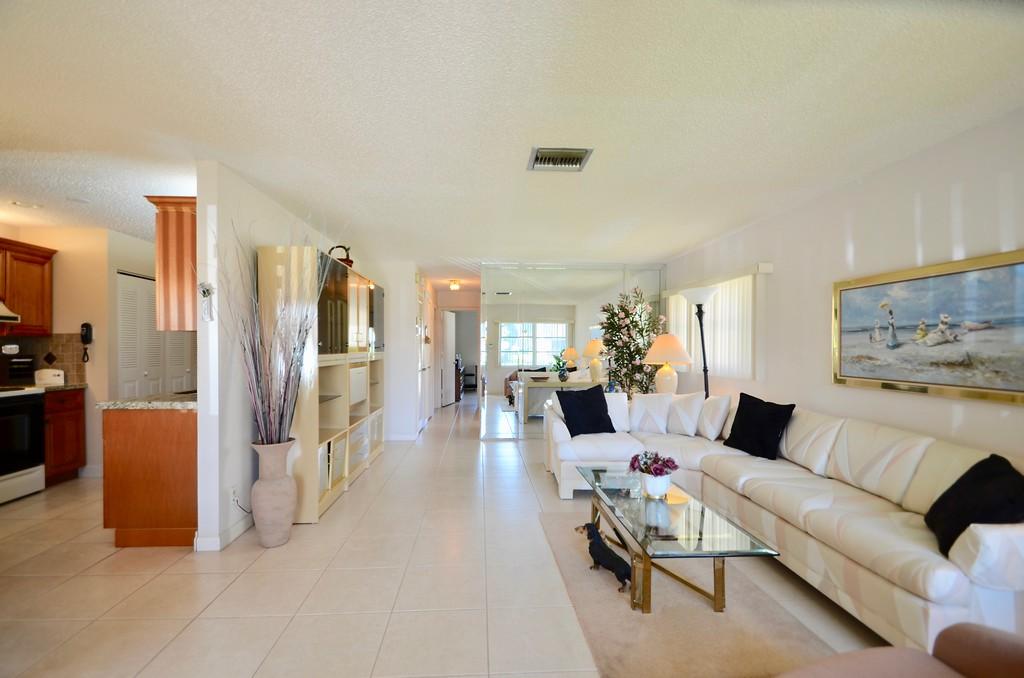 DELRAY VILLAS 3 - Residential