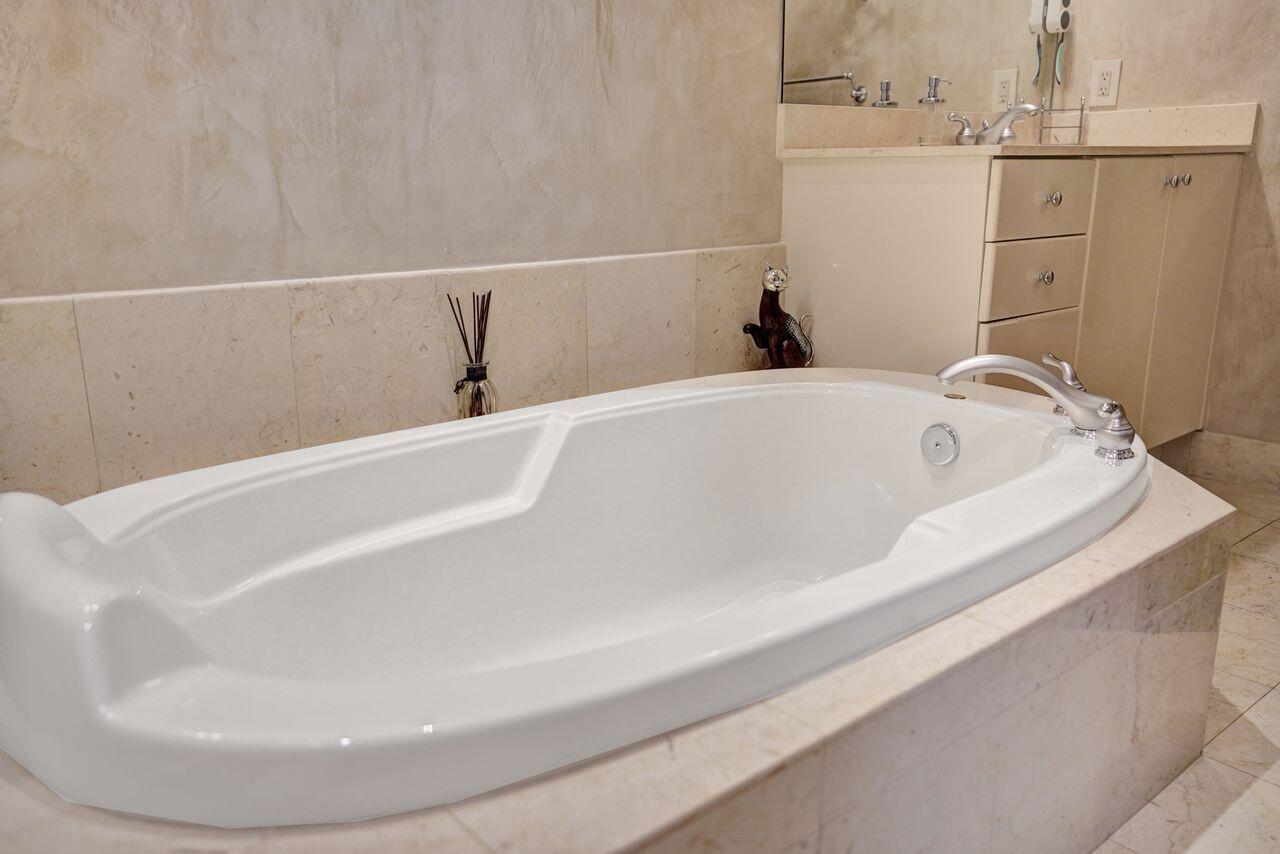 ONE CITY PLAZA CONDO - Residential