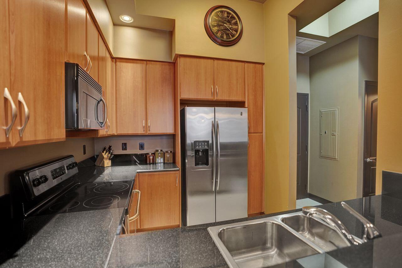 ONE CITY PLAZA CONDO - Residential