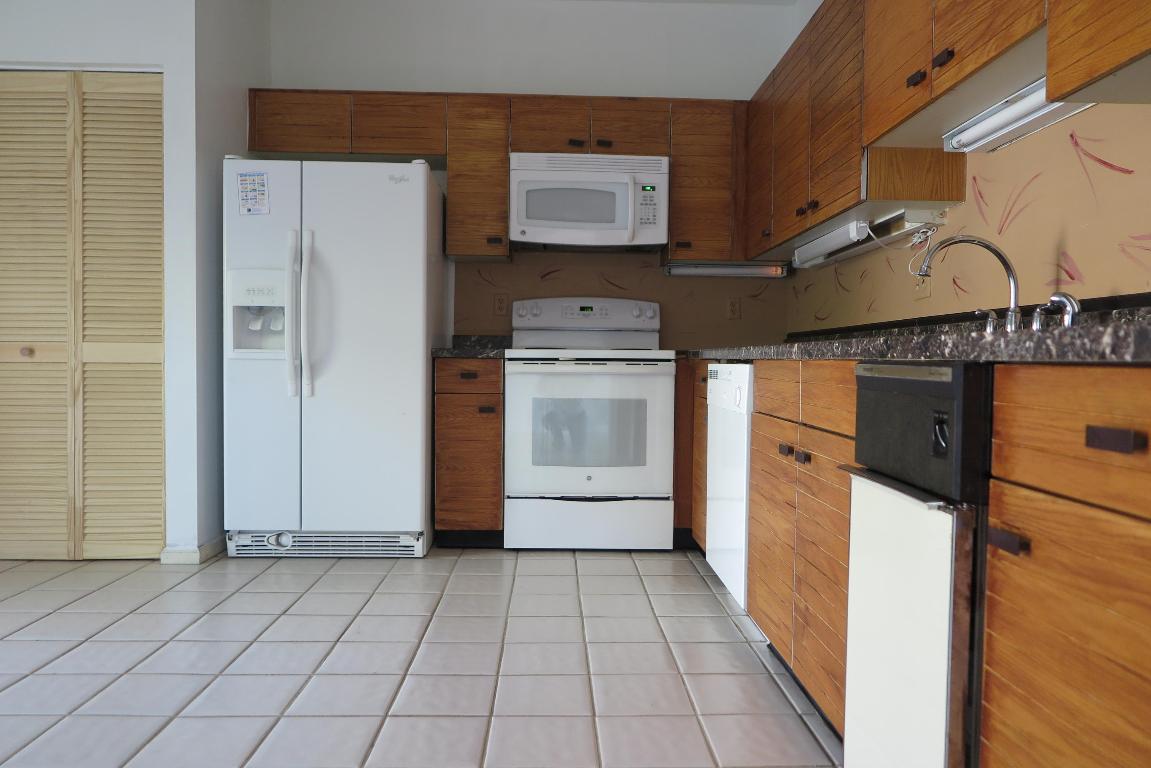 SOUTHWINDS AT BOCA POINTE CONDO - Residential Lease