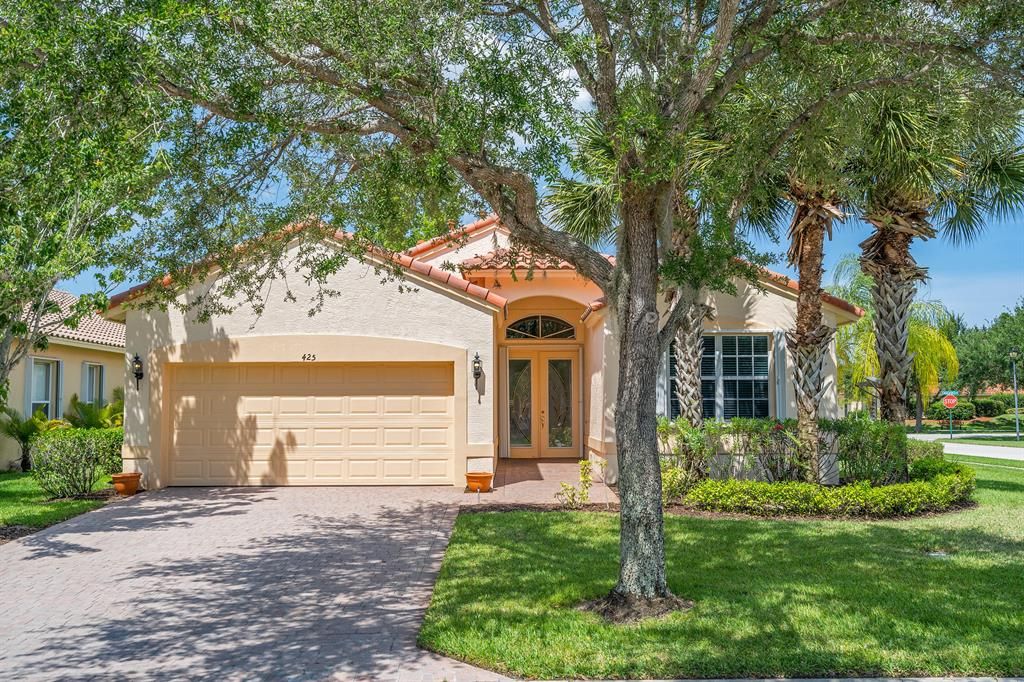 Photo of 425 NW Springview Loop, Port Saint Lucie, FL 34986 (MLS # R10713645)