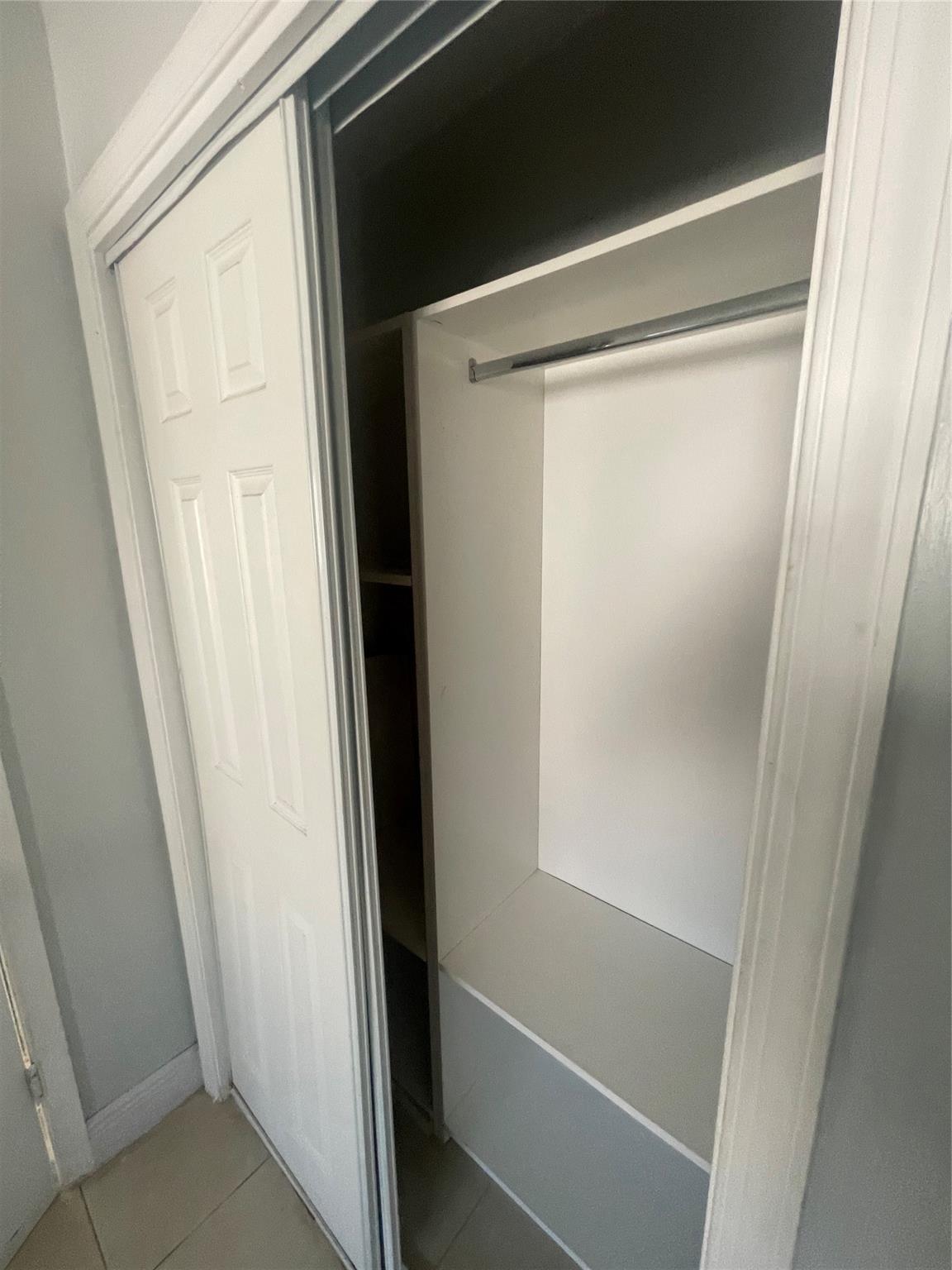 Lyons Park First Add 40-2 - Residential Lease