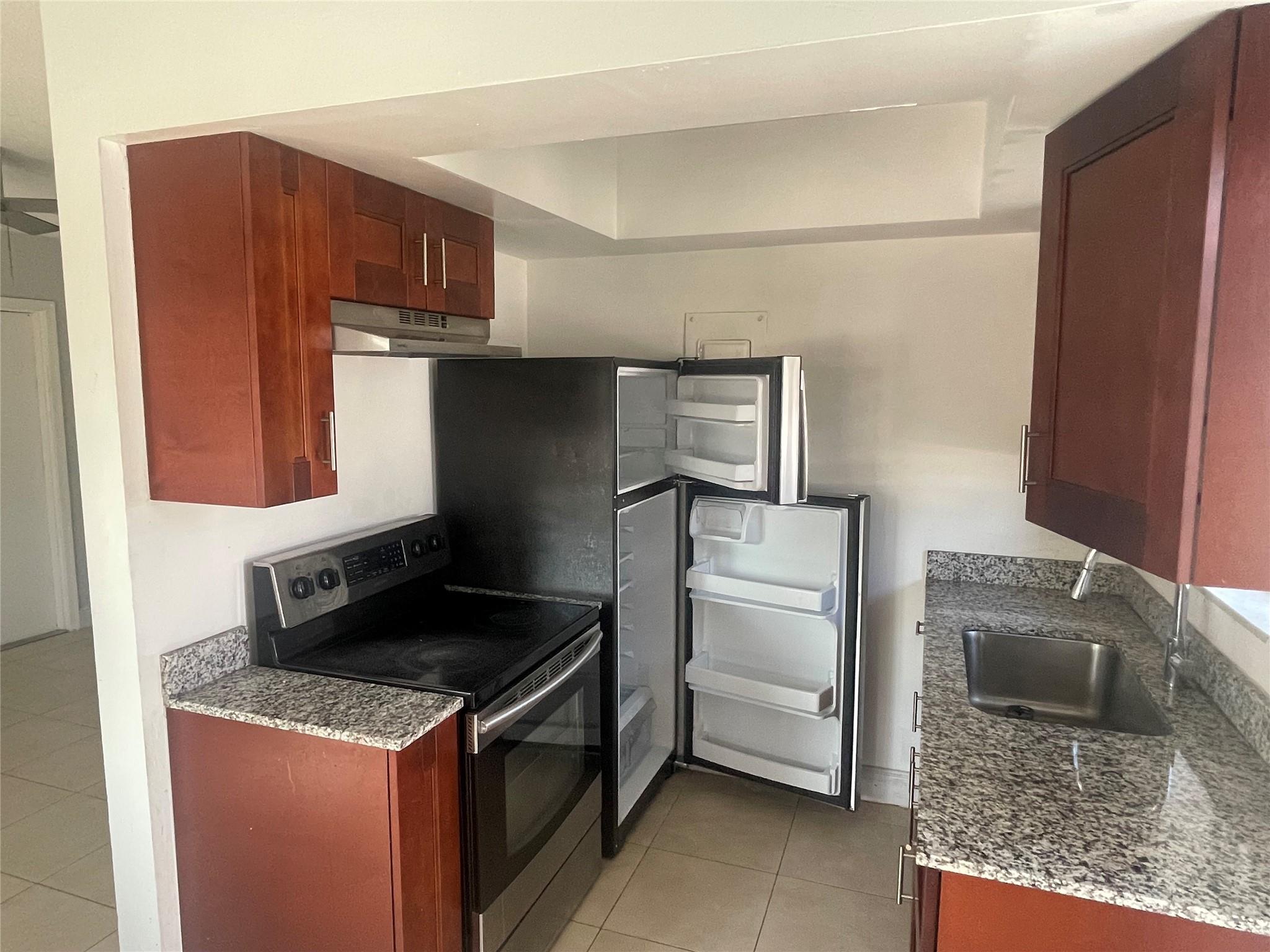 Lyons Park First Add 40-2 - Residential Lease