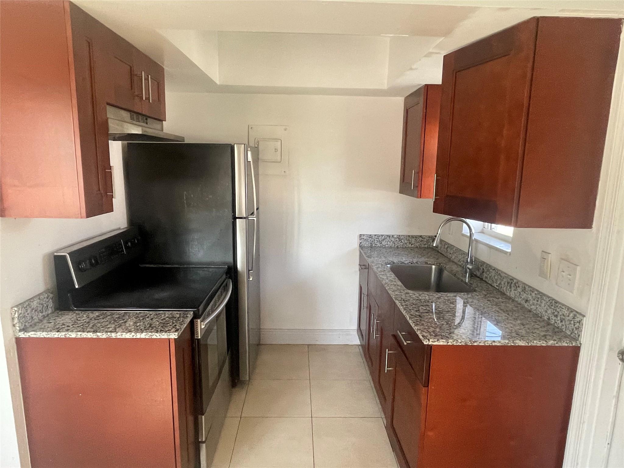 Lyons Park First Add 40-2 - Residential Lease