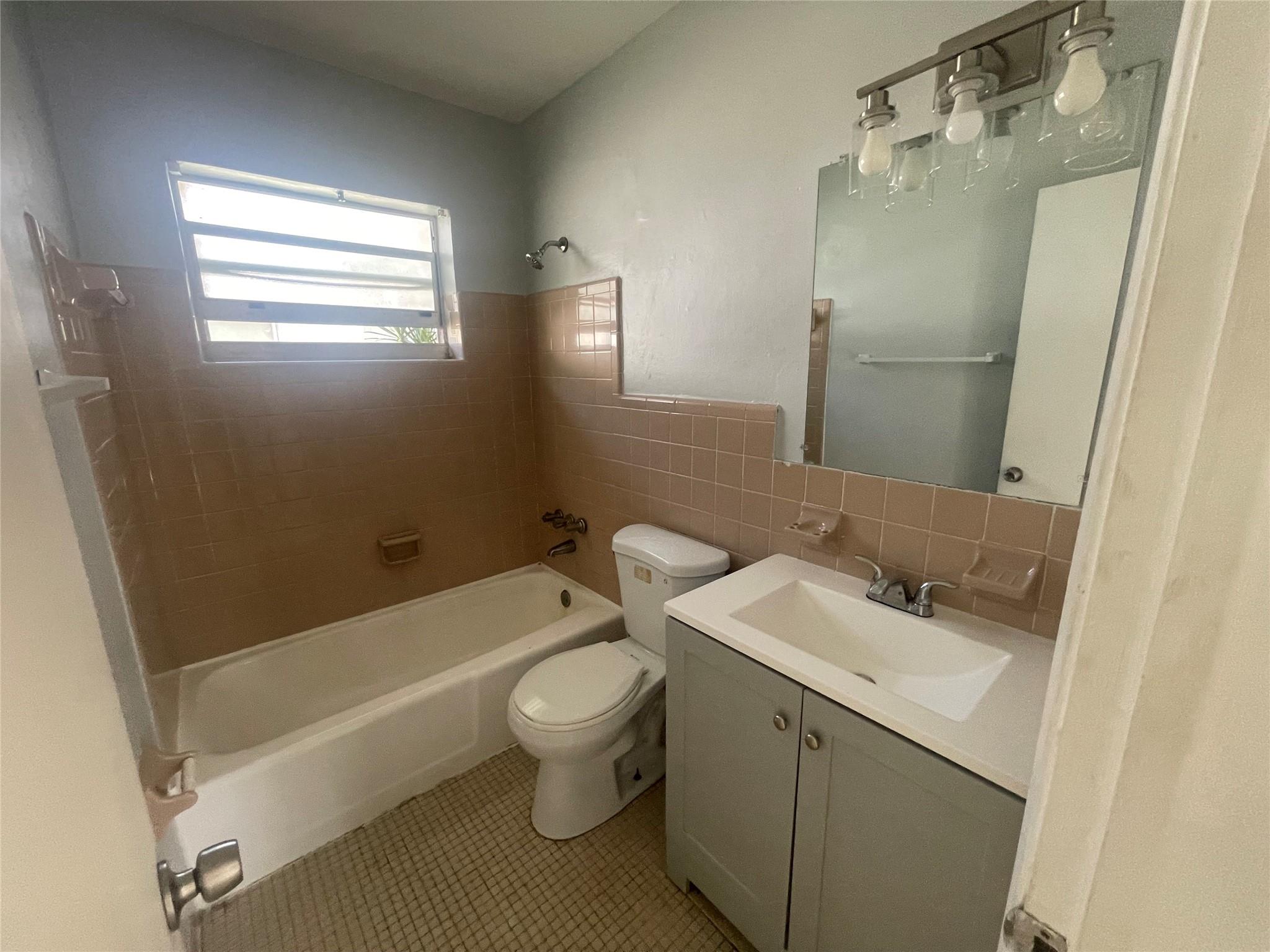 Lyons Park First Add 40-2 - Residential Lease