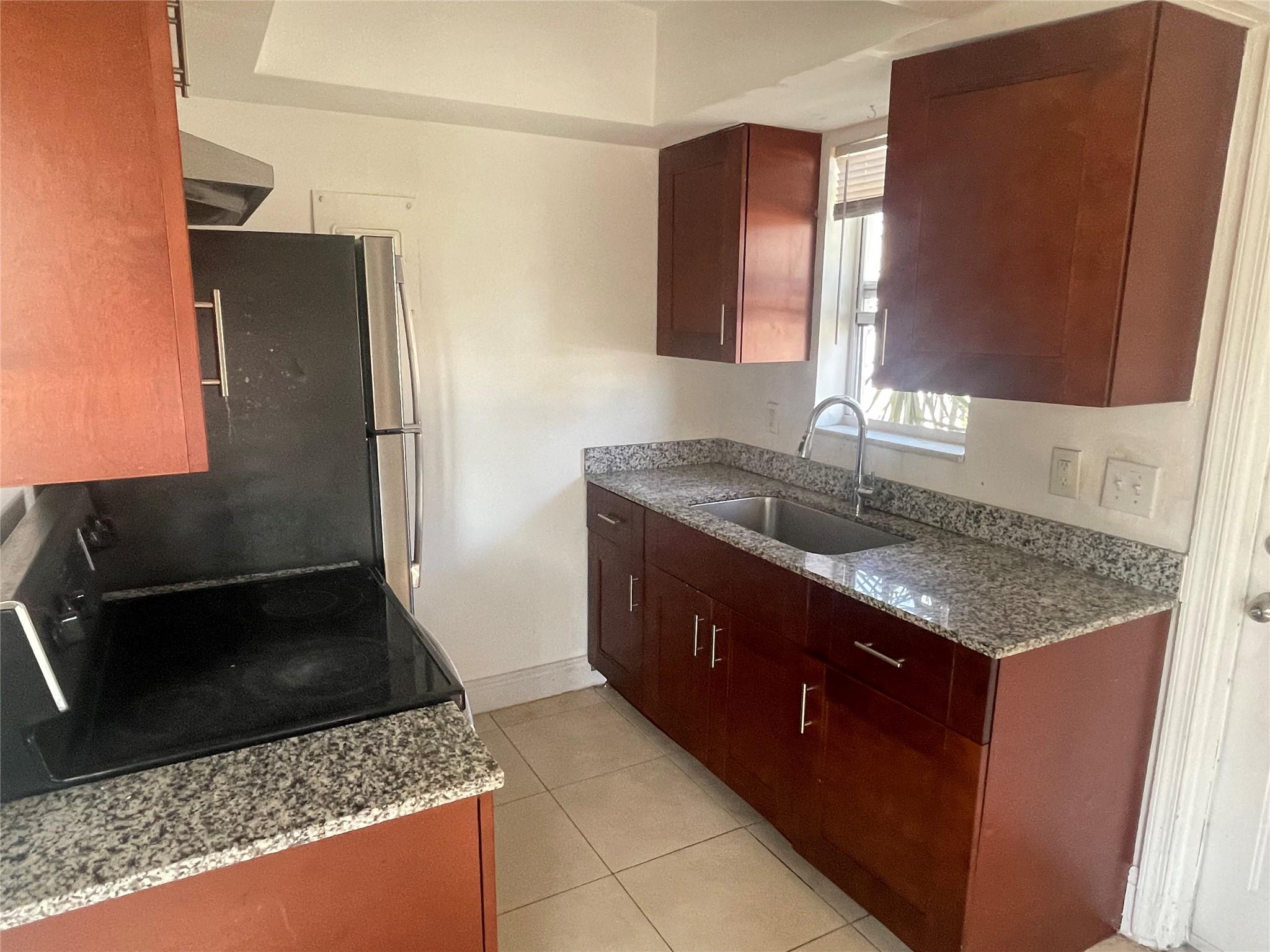 Lyons Park First Add 40-2 - Residential Lease