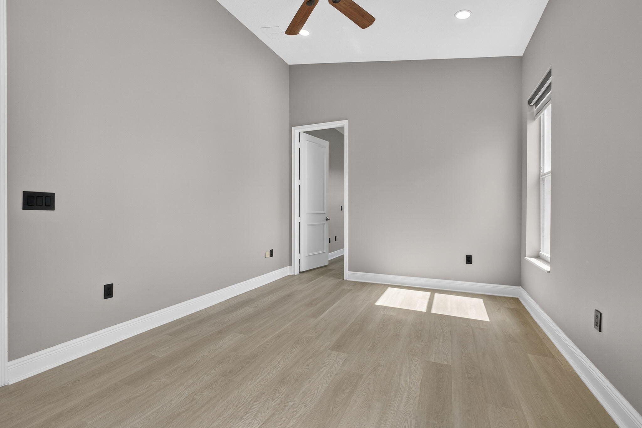 OLYMPIA 1 - Residential Lease