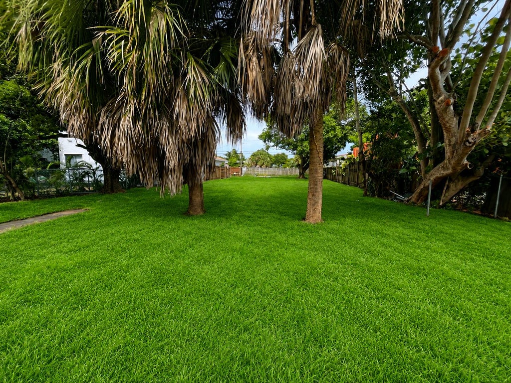 Photo of 424 N J Street, Lake Worth Beach, FL 33460 (MLS # B26078526)