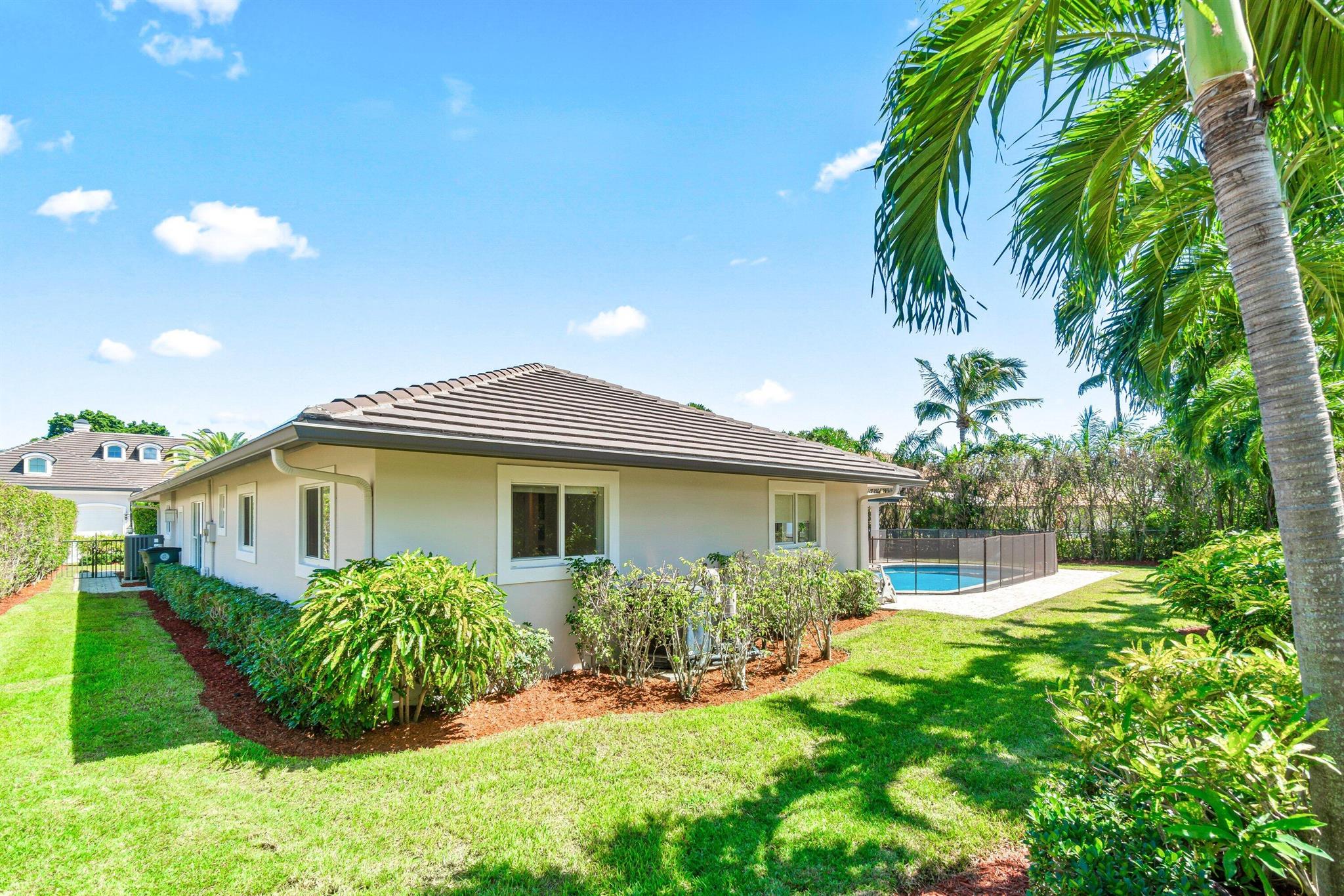 ROYAL PALM YACHT & COUNTR - Residential Lease