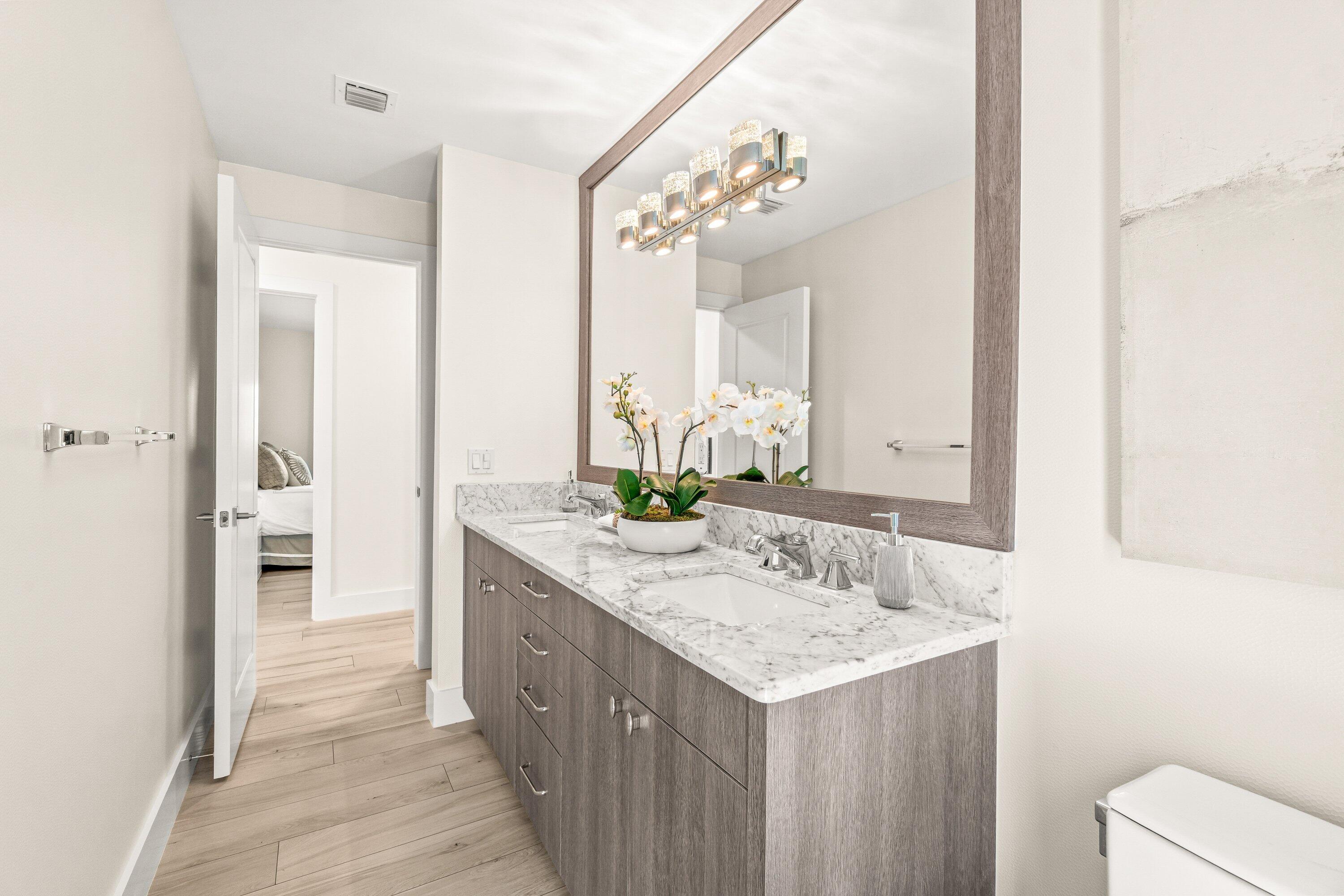 ROYAL PALM YACHT & COUNTRY CLUB - Residential Lease