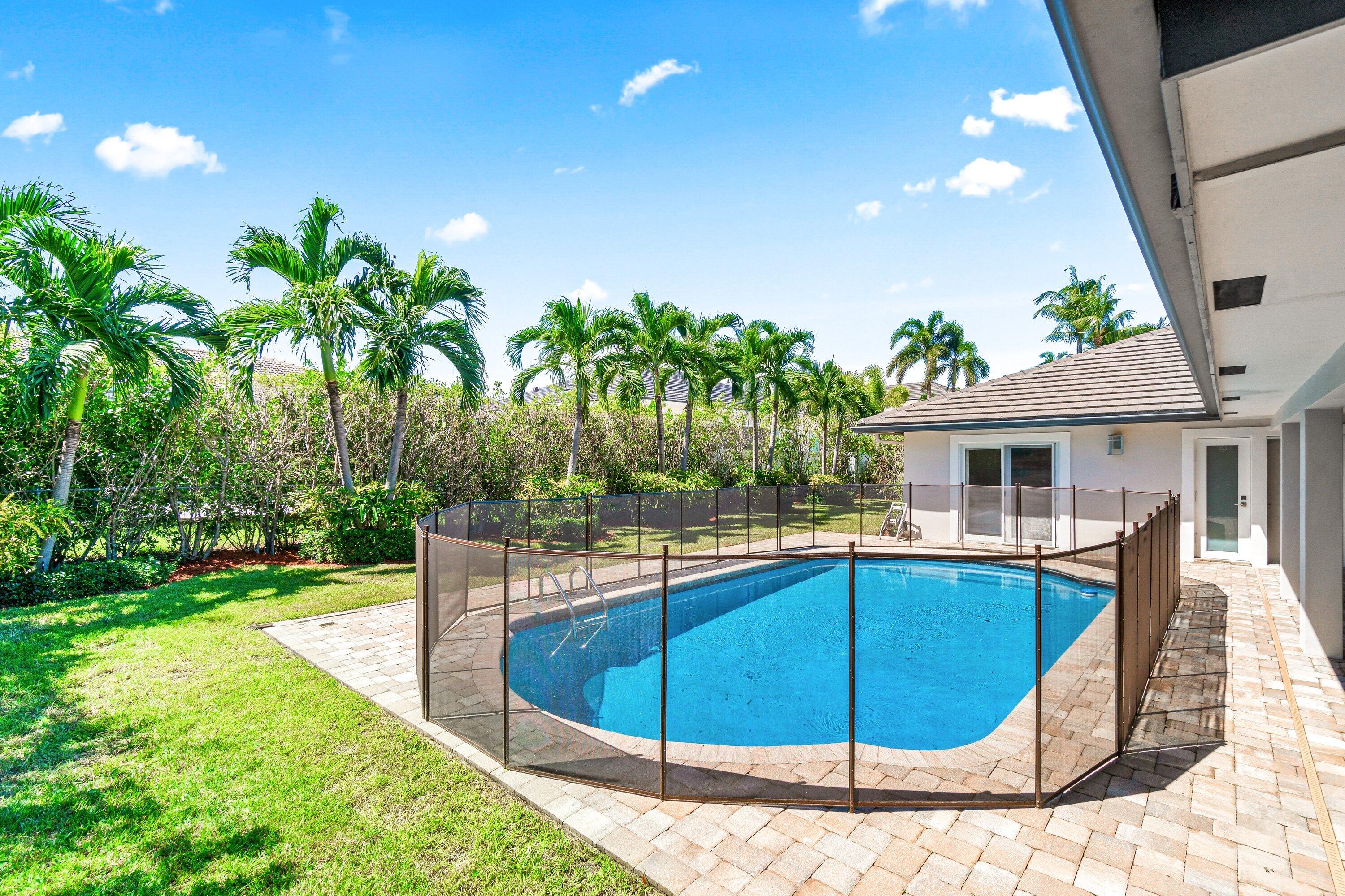 ROYAL PALM YACHT & COUNTRY CLUB - Residential Lease