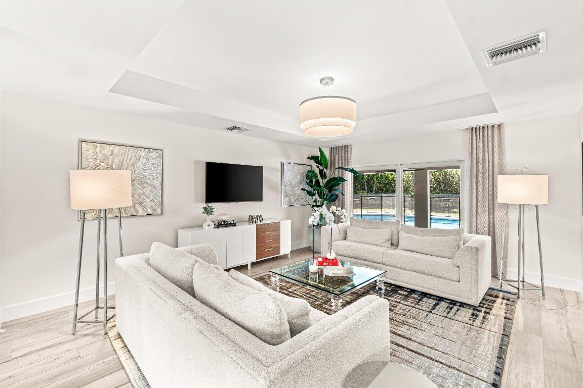 ROYAL PALM YACHT & COUNTRY CLUB - Residential Lease