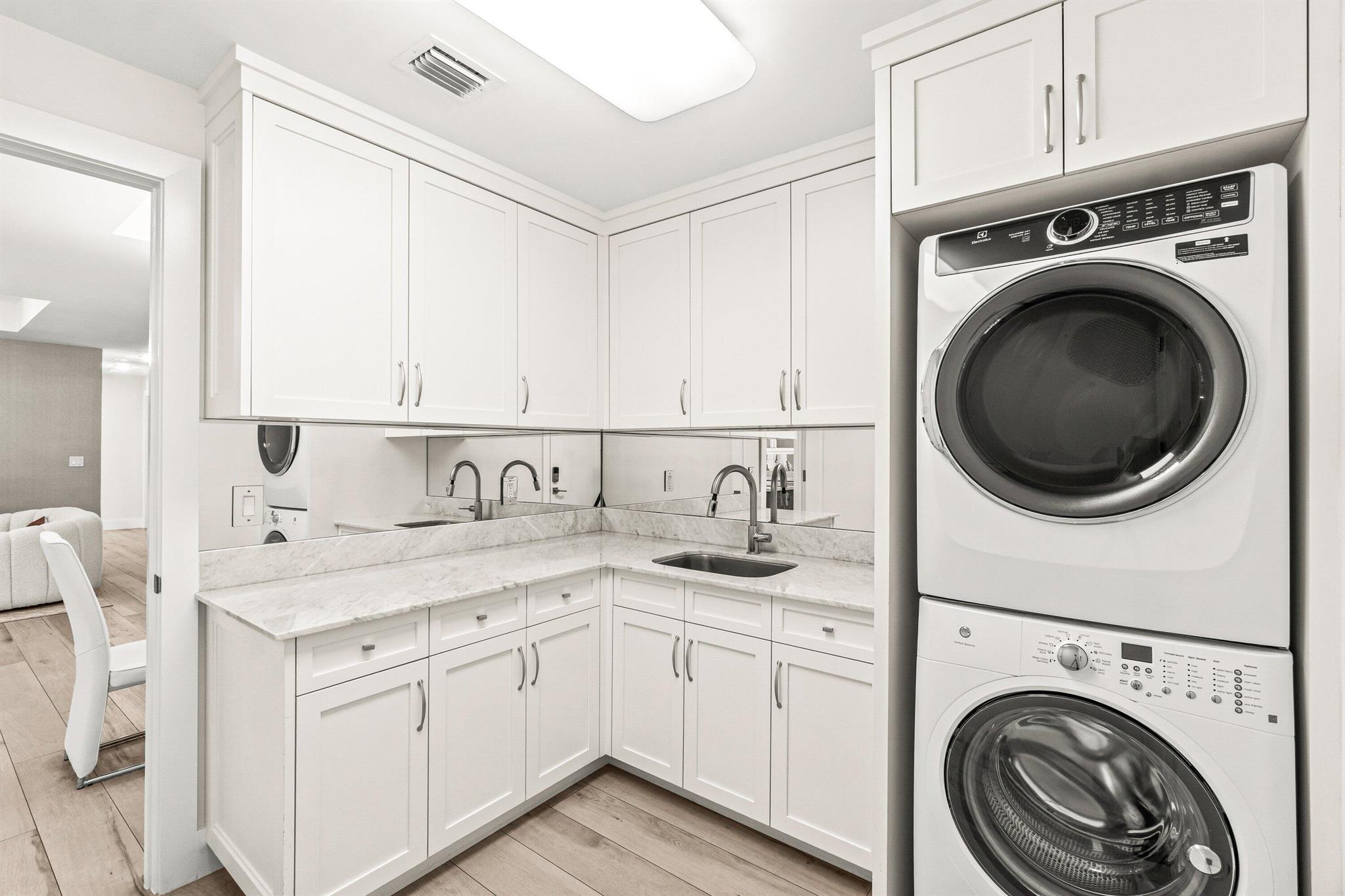 ROYAL PALM YACHT & COUNTR - Residential Lease