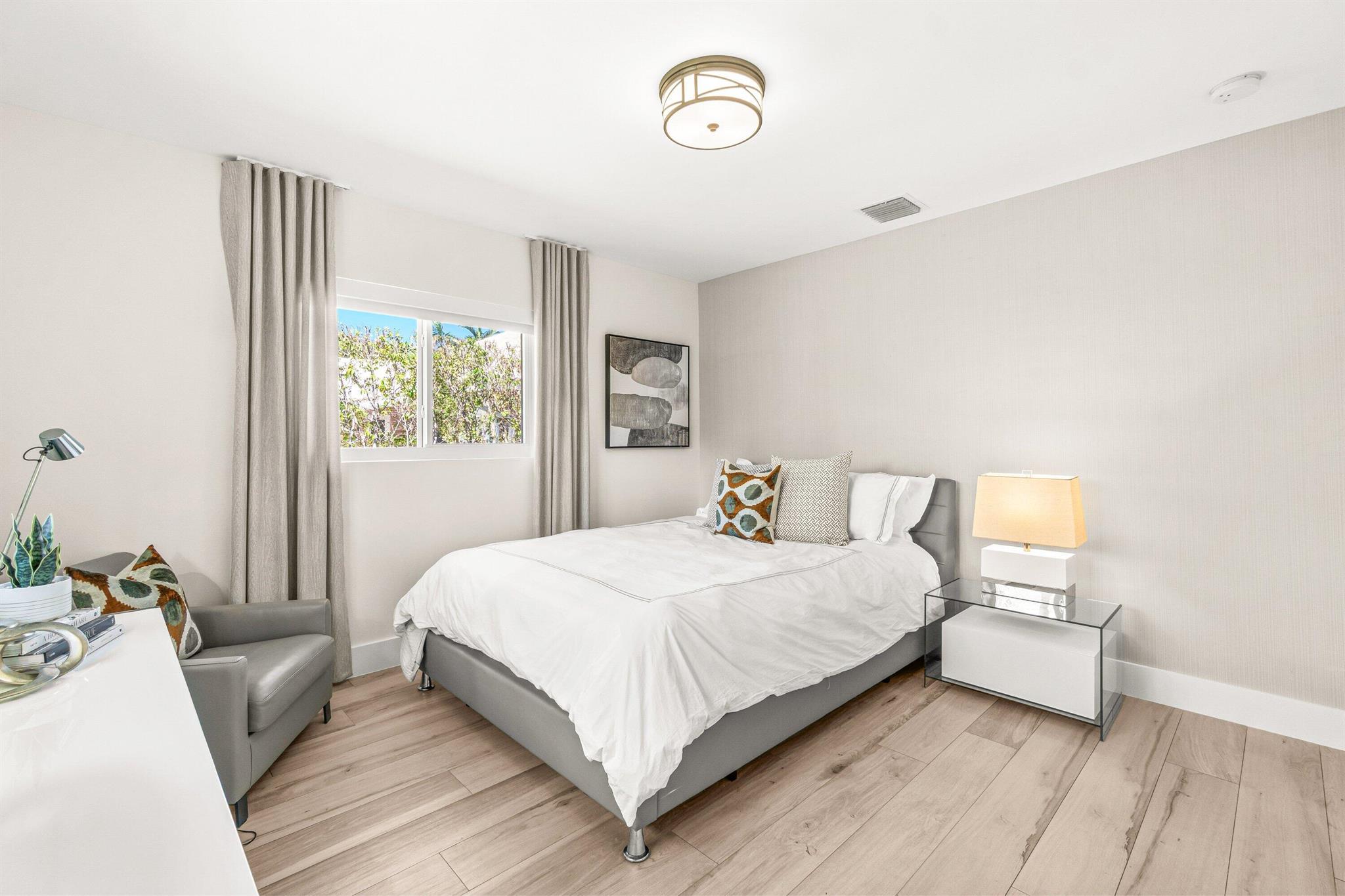ROYAL PALM YACHT & COUNTR - Residential Lease