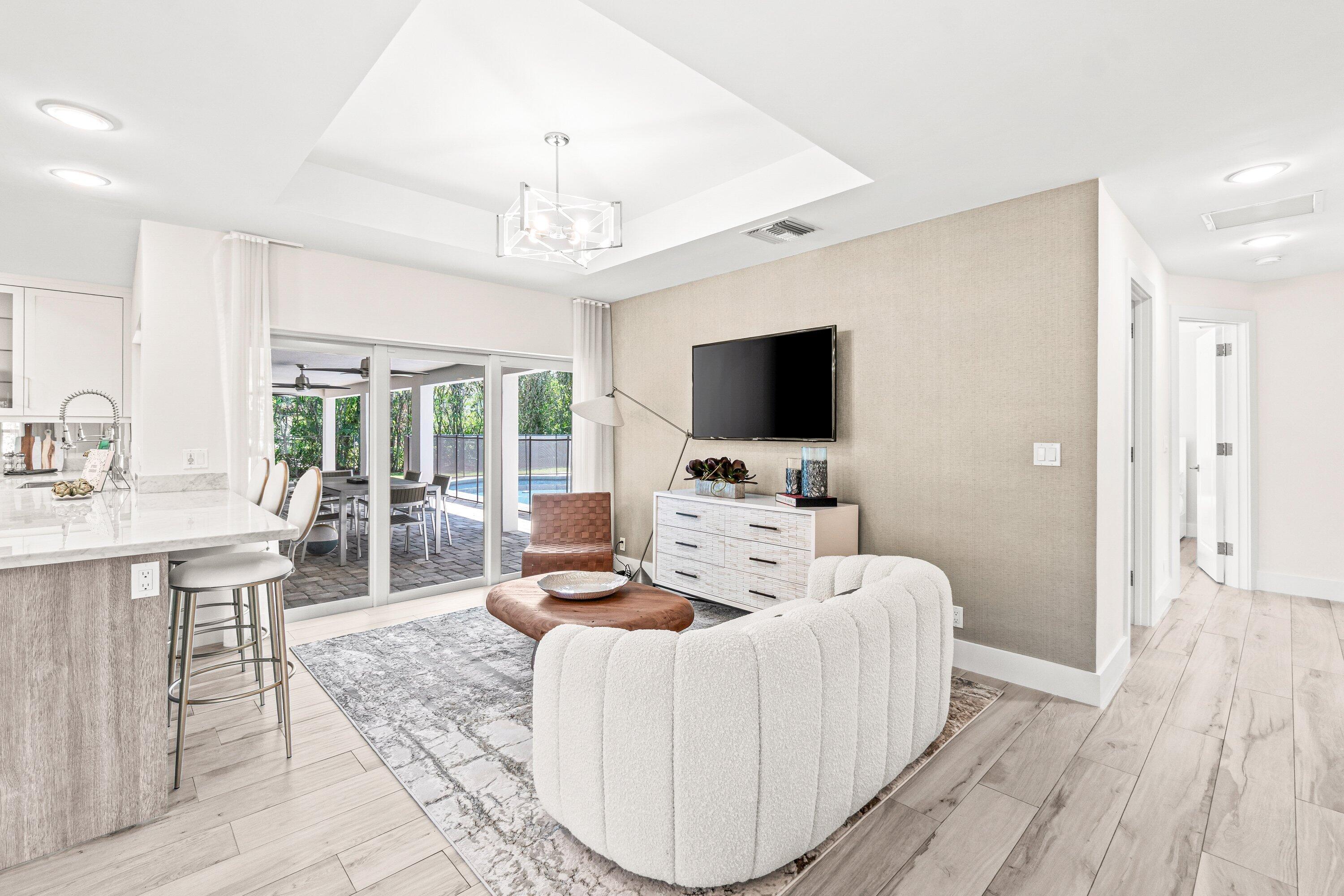 ROYAL PALM YACHT & COUNTRY CLUB - Residential Lease