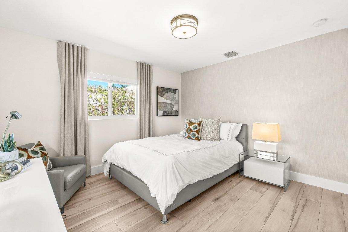 ROYAL PALM YACHT & COUNTRY CLUB - Residential Lease