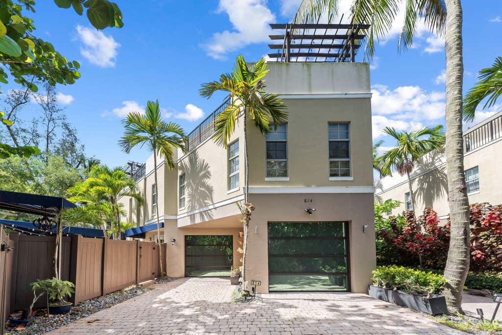 Photo of 814 SW 10TH Street #814, Fort Lauderdale, FL 33315 (MLS # B26056151)