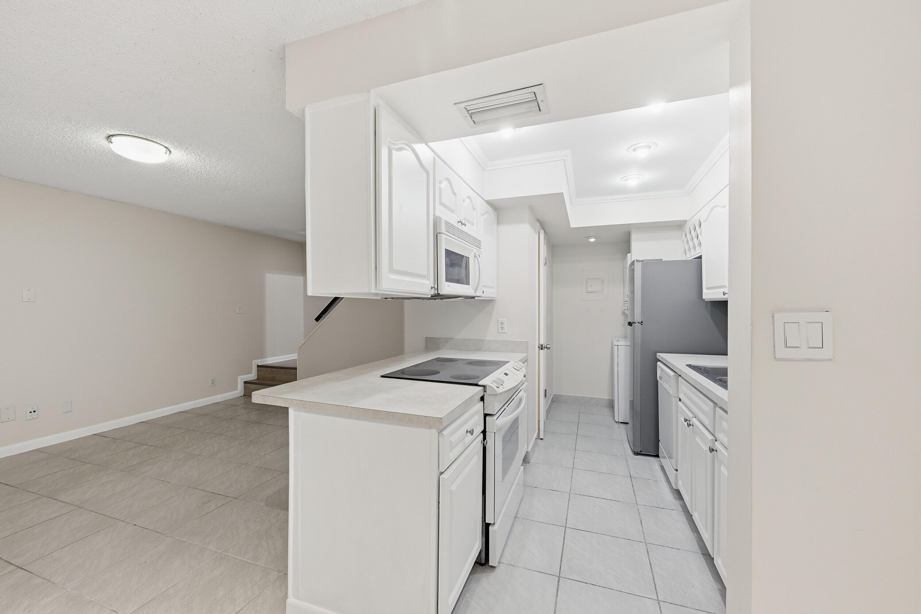 FOREST VILLAS CONDO APTS - Residential Lease