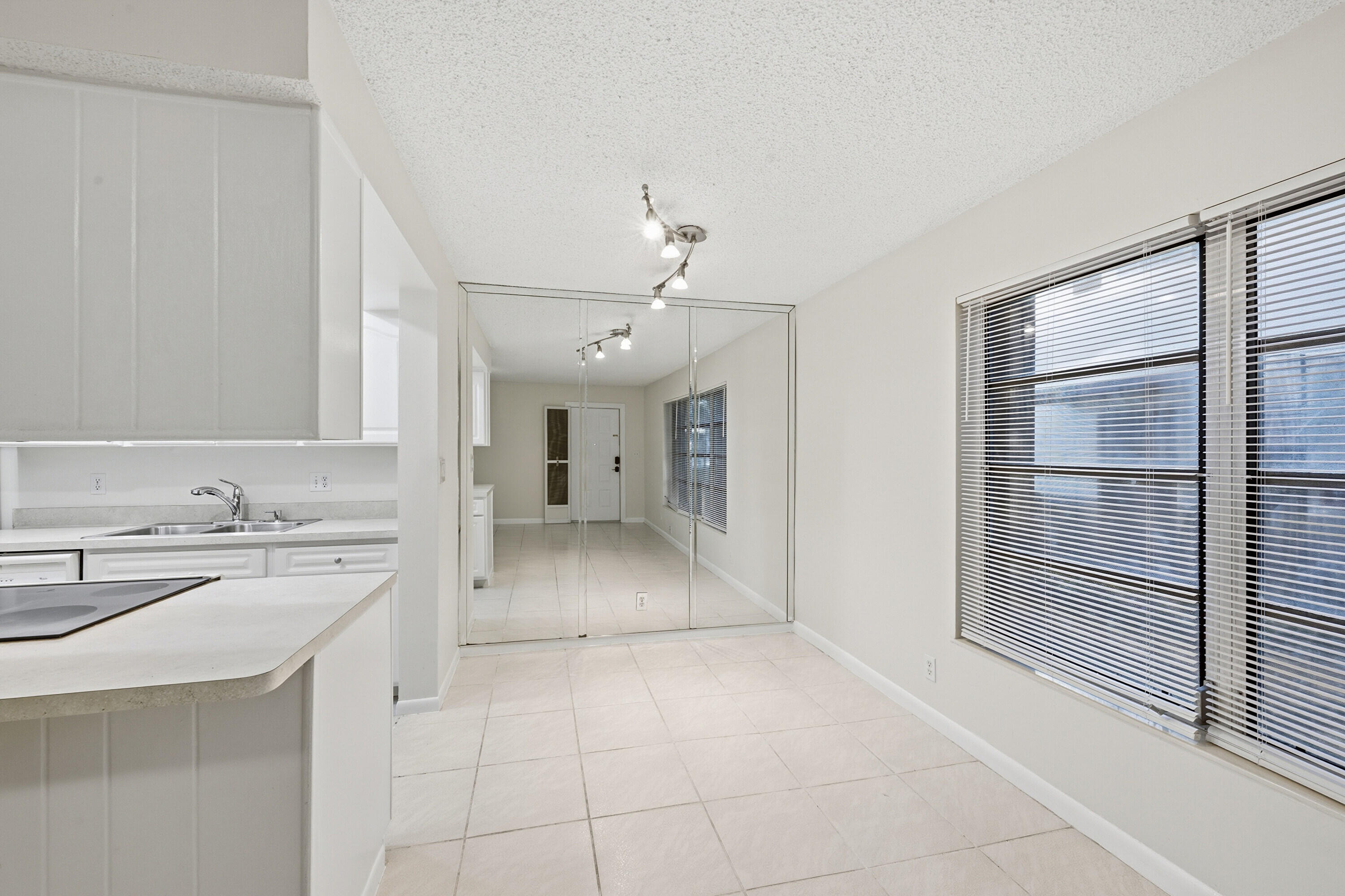 FOREST VILLAS CONDO APTS - Residential Lease