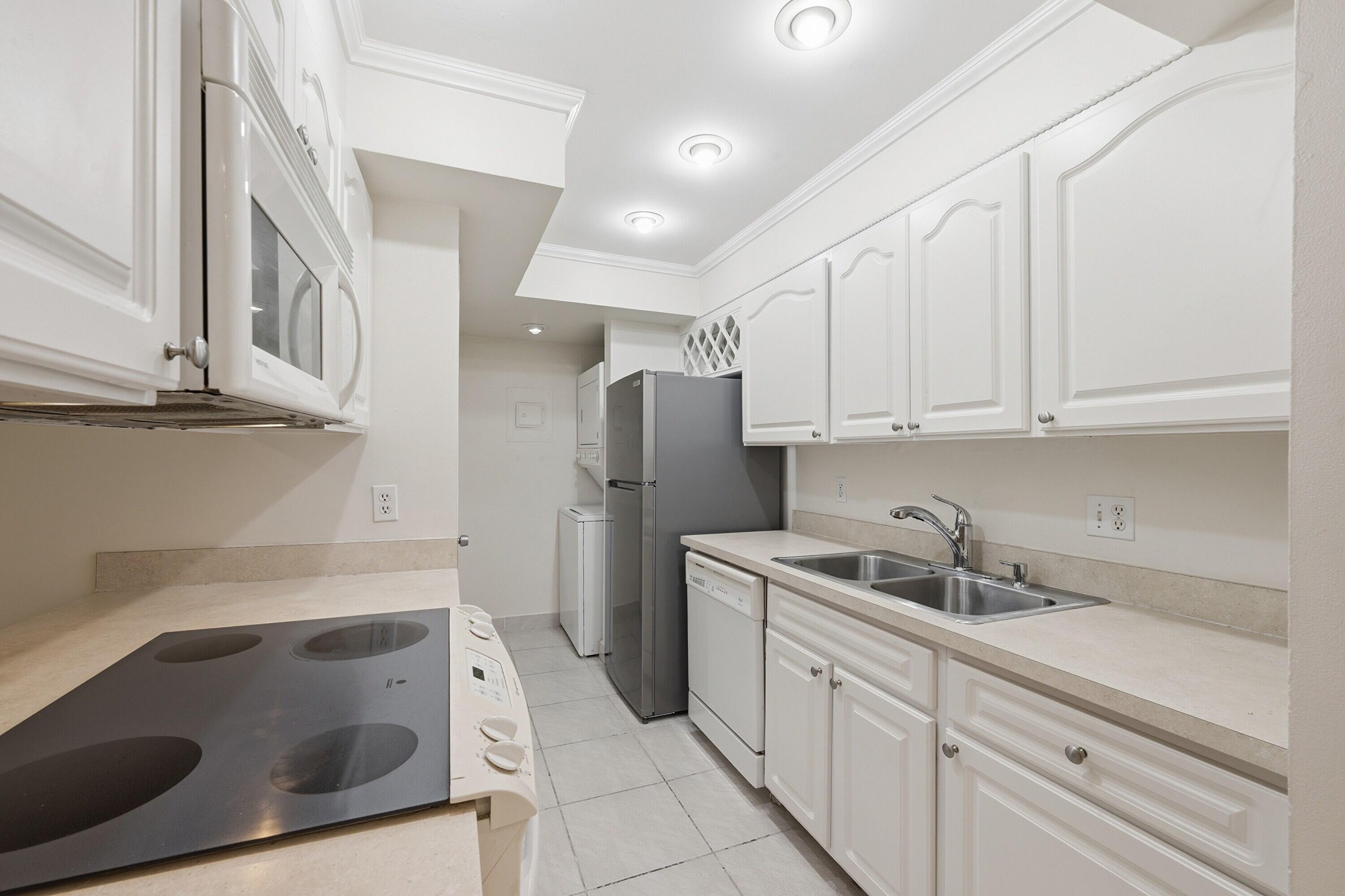 FOREST VILLAS CONDO APTS - Residential Lease