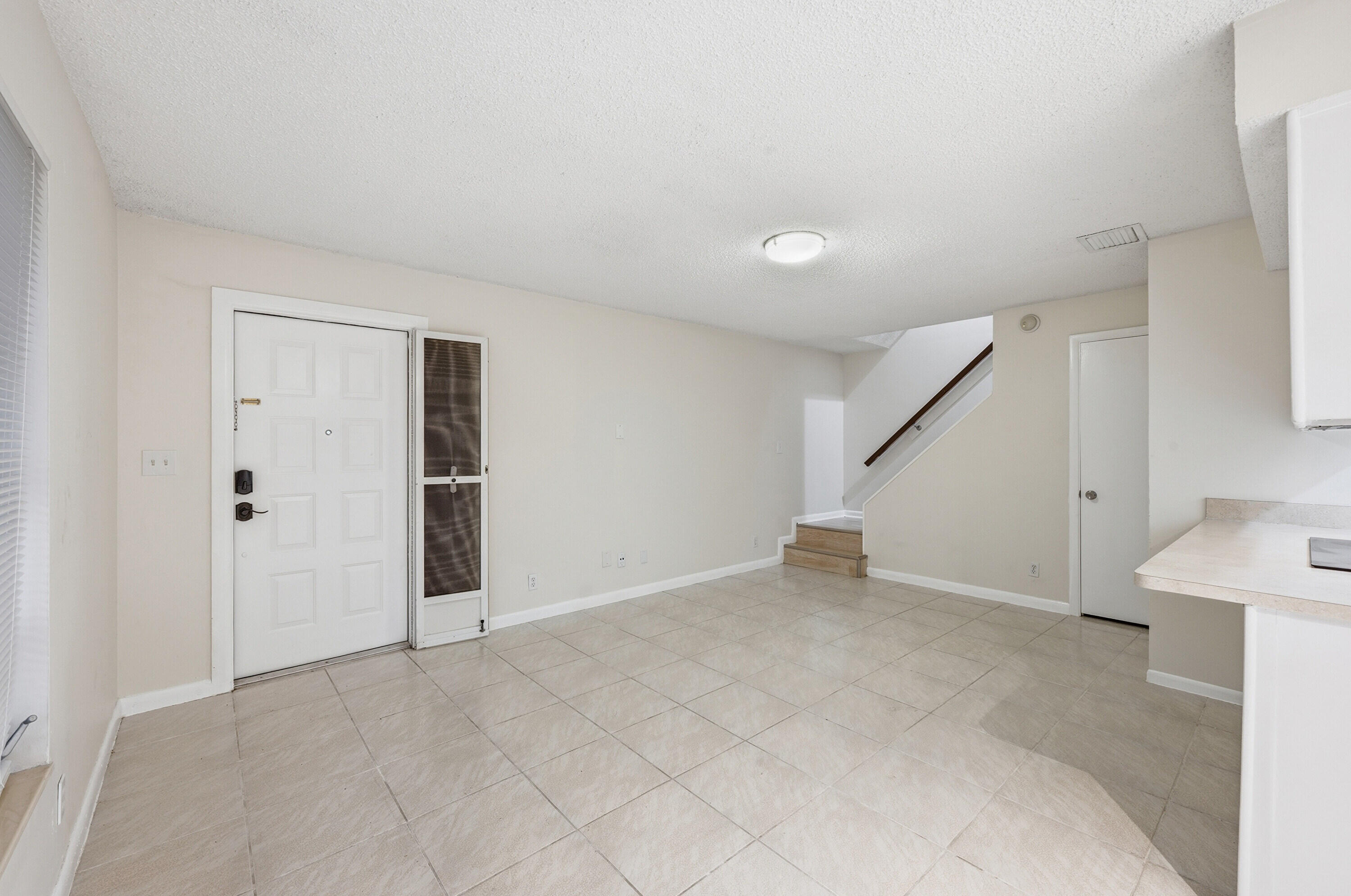 FOREST VILLAS CONDO APTS - Residential Lease