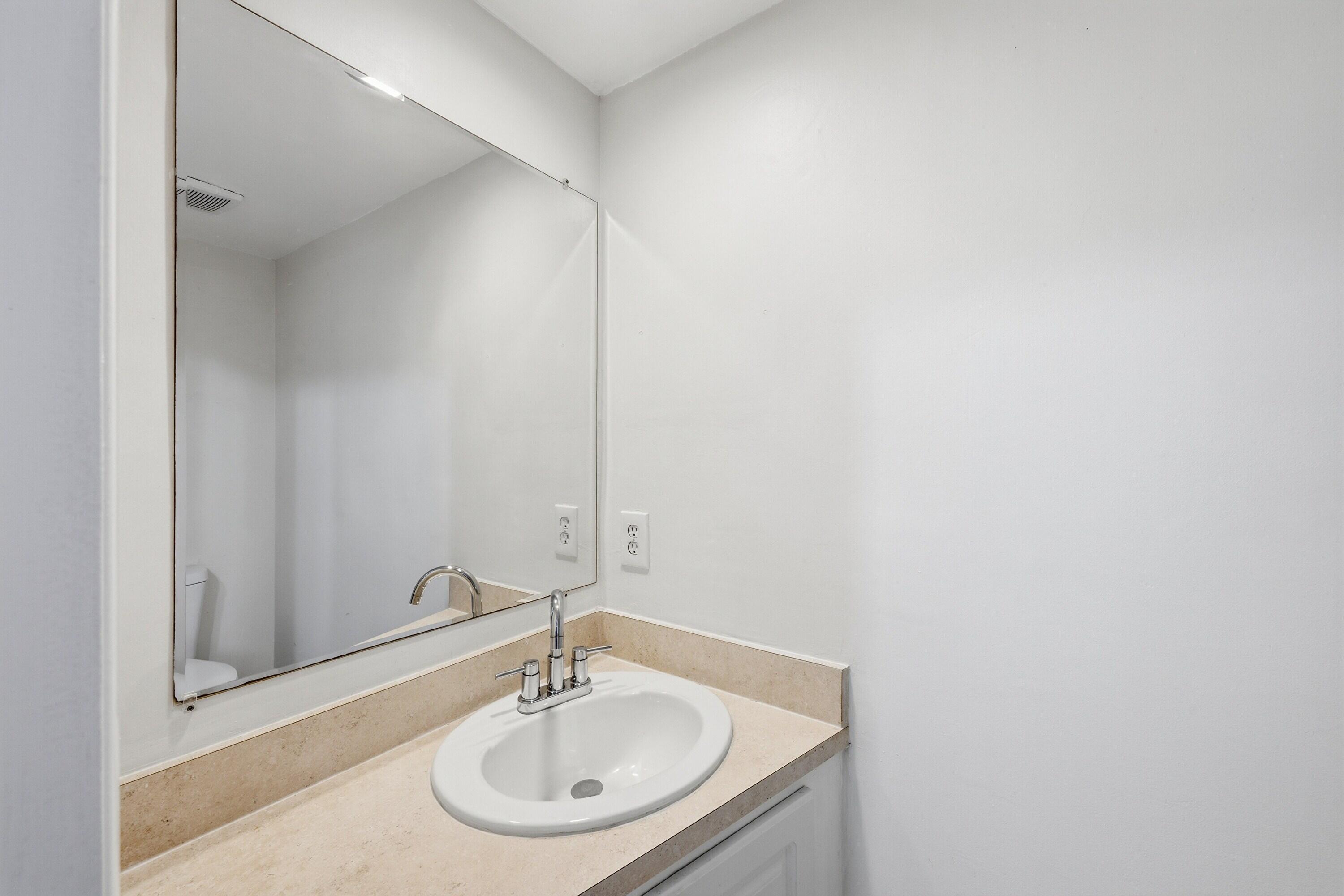 FOREST VILLAS CONDO APTS - Residential Lease