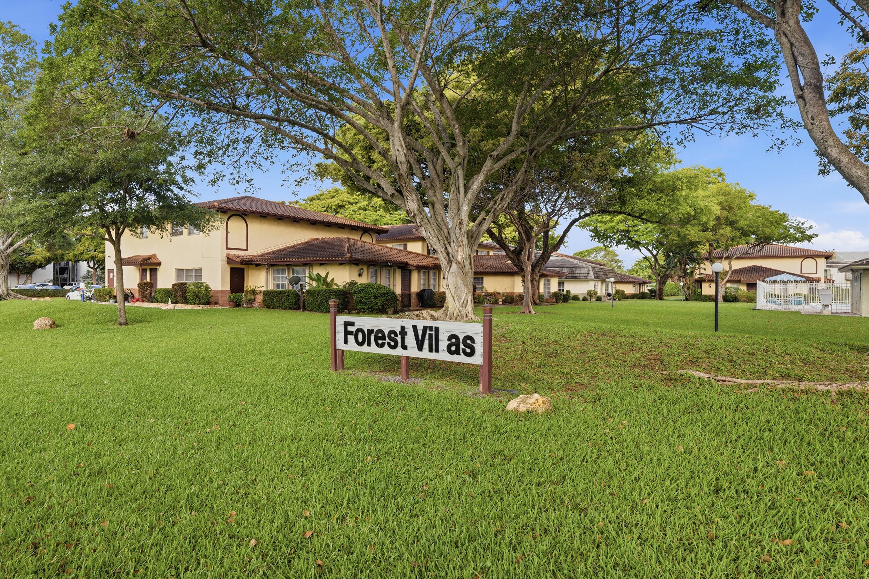 FOREST VILLAS CONDO APTS - Residential Lease