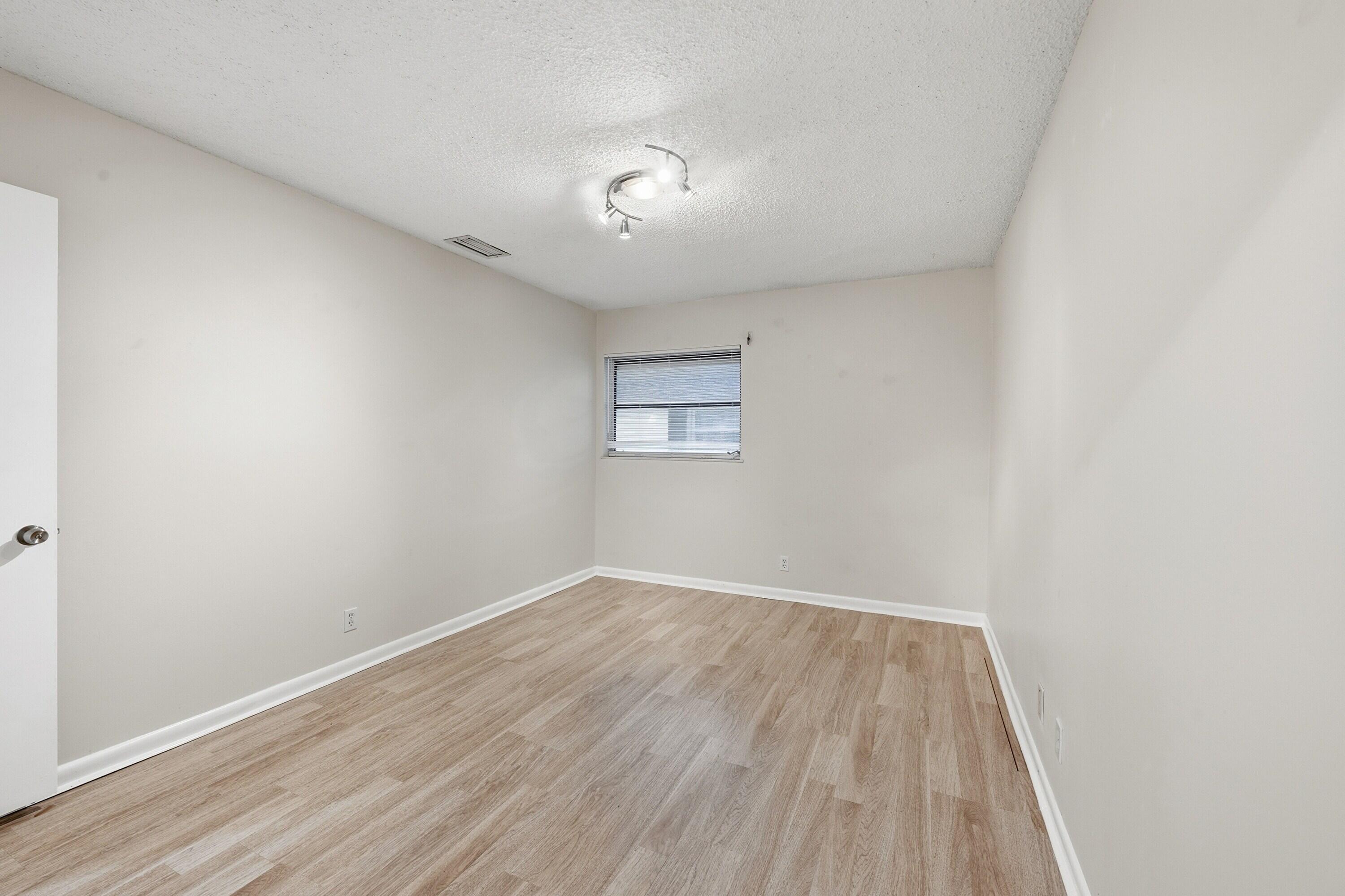 FOREST VILLAS CONDO APTS - Residential Lease