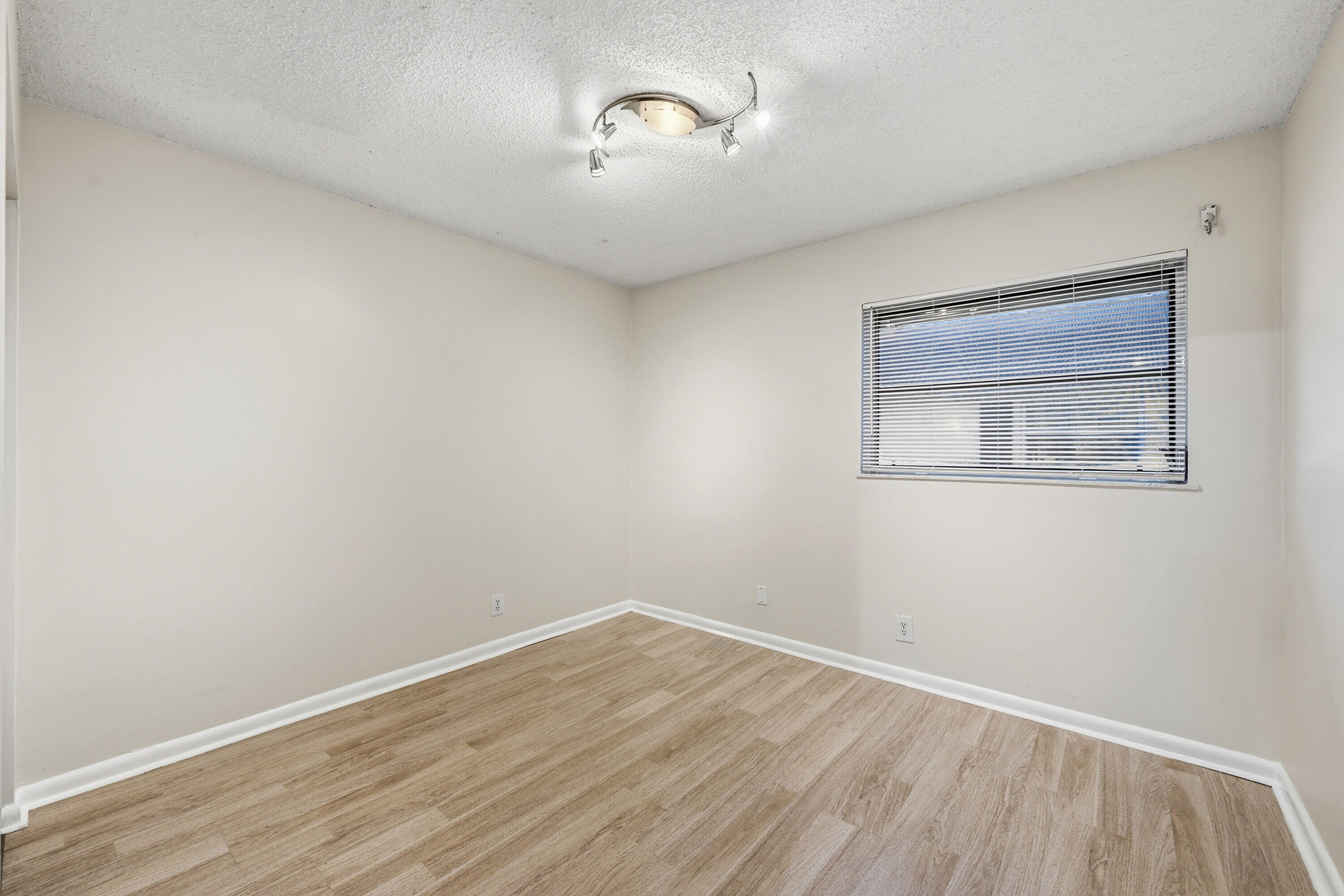 FOREST VILLAS CONDO APTS - Residential Lease