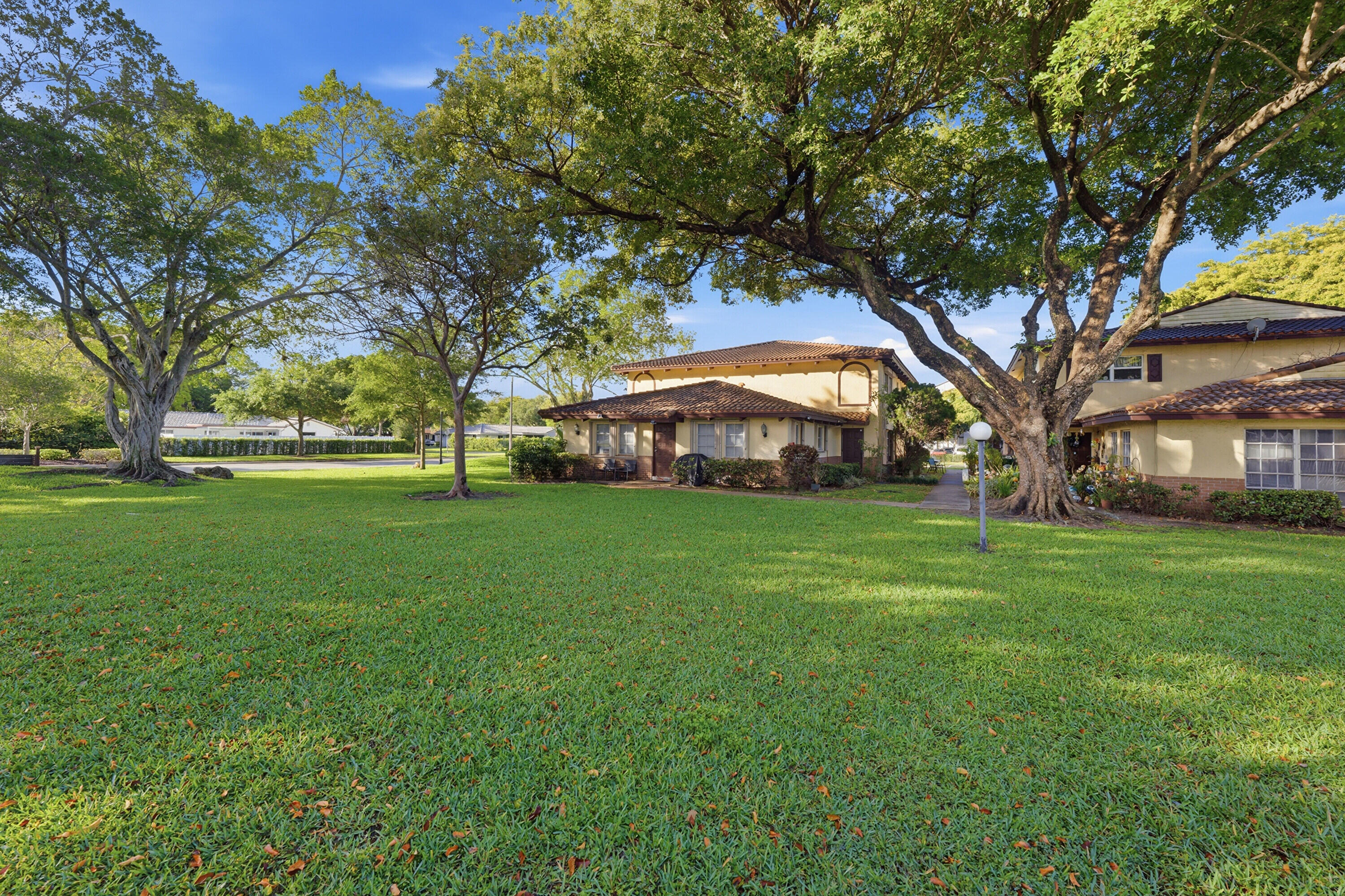 FOREST VILLAS CONDO APTS - Residential Lease