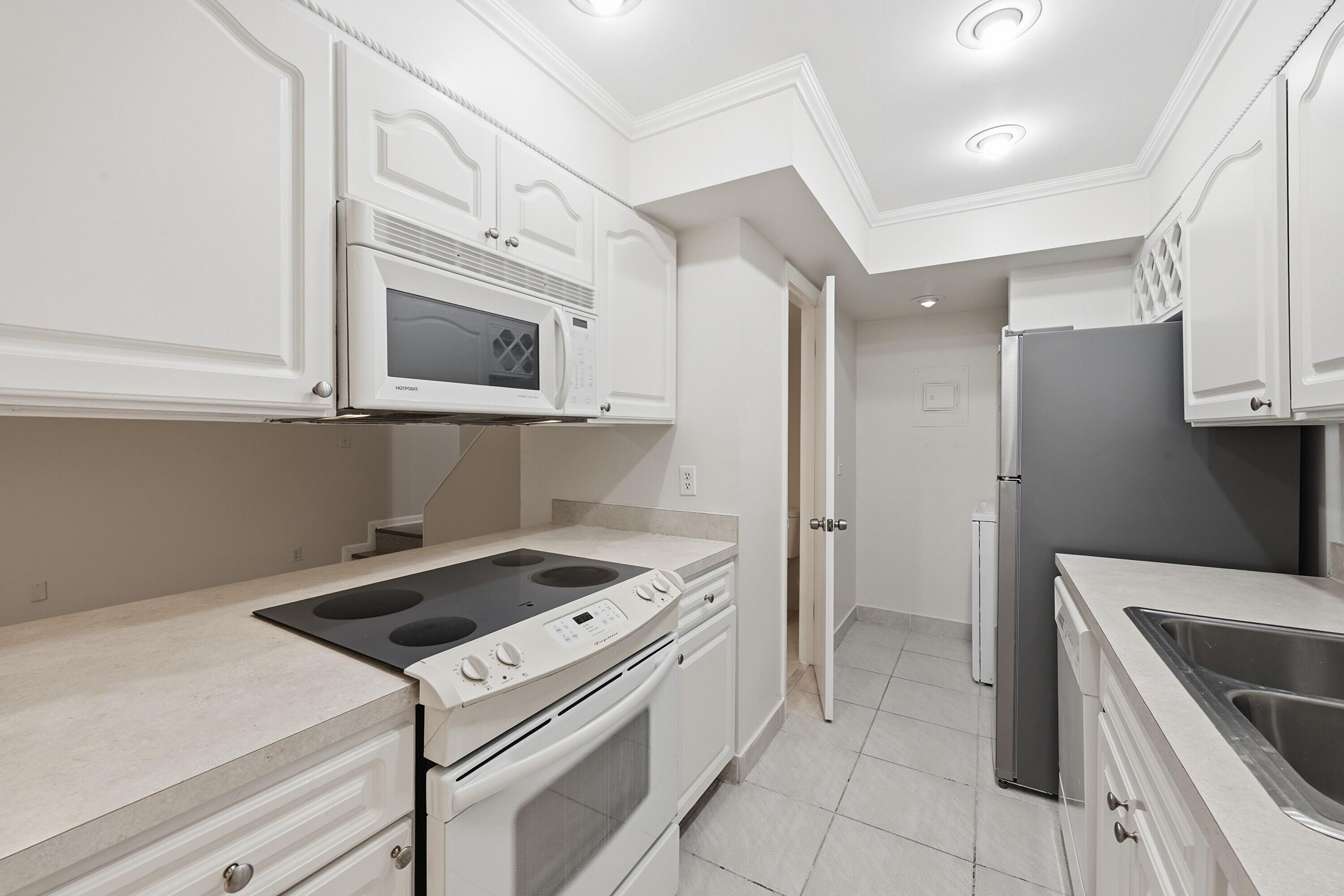 FOREST VILLAS CONDO APTS - Residential Lease