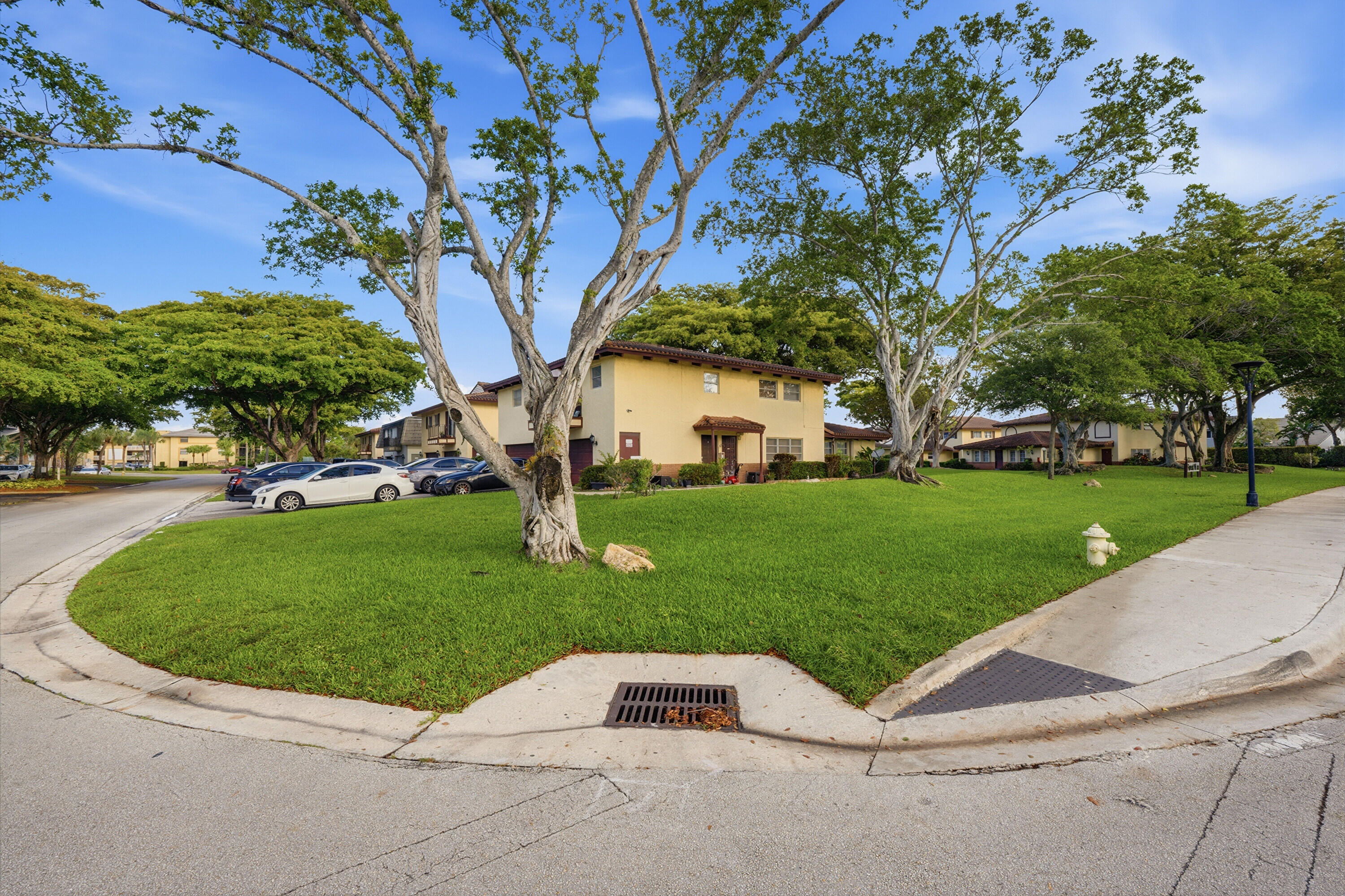 FOREST VILLAS CONDO APTS - Residential Lease