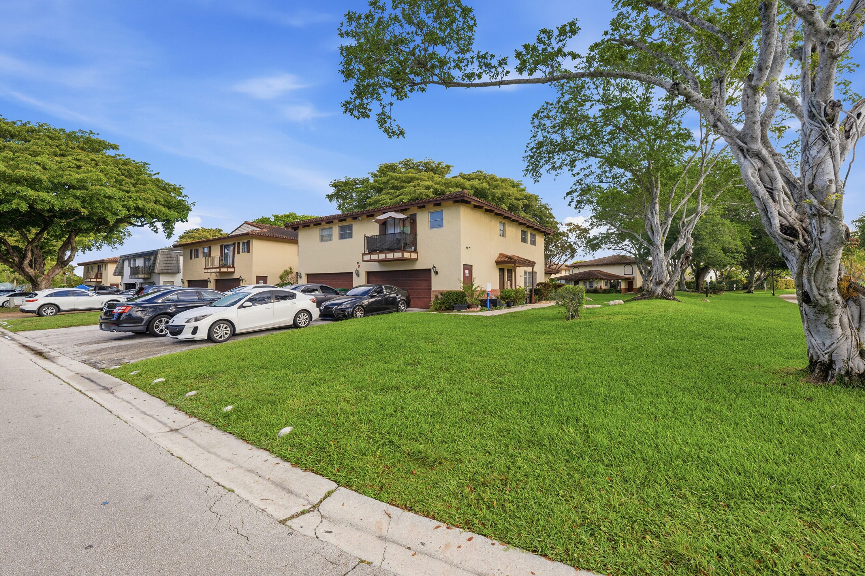 FOREST VILLAS CONDO APTS - Residential Lease