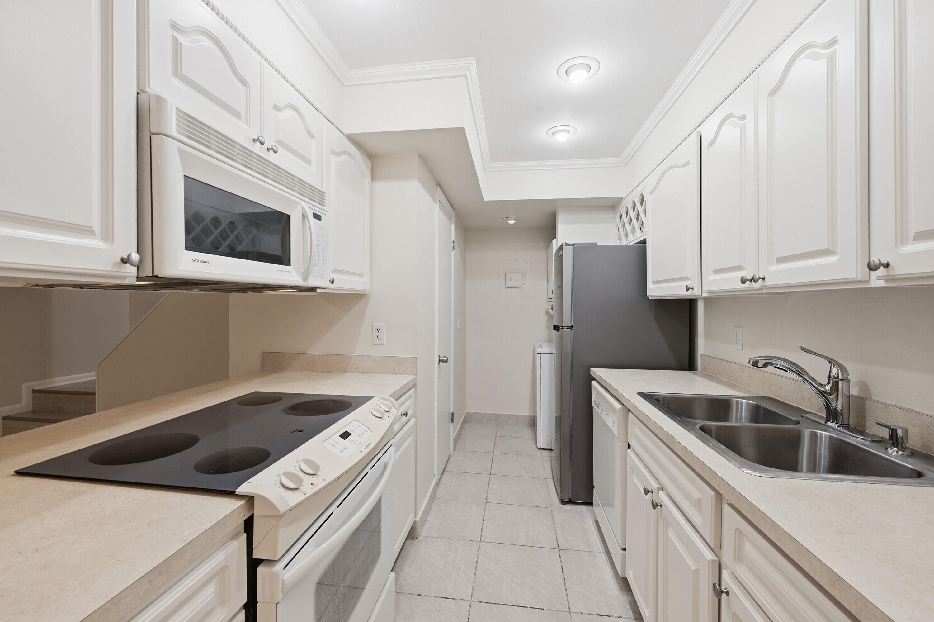 FOREST VILLAS CONDO APTS - Residential Lease