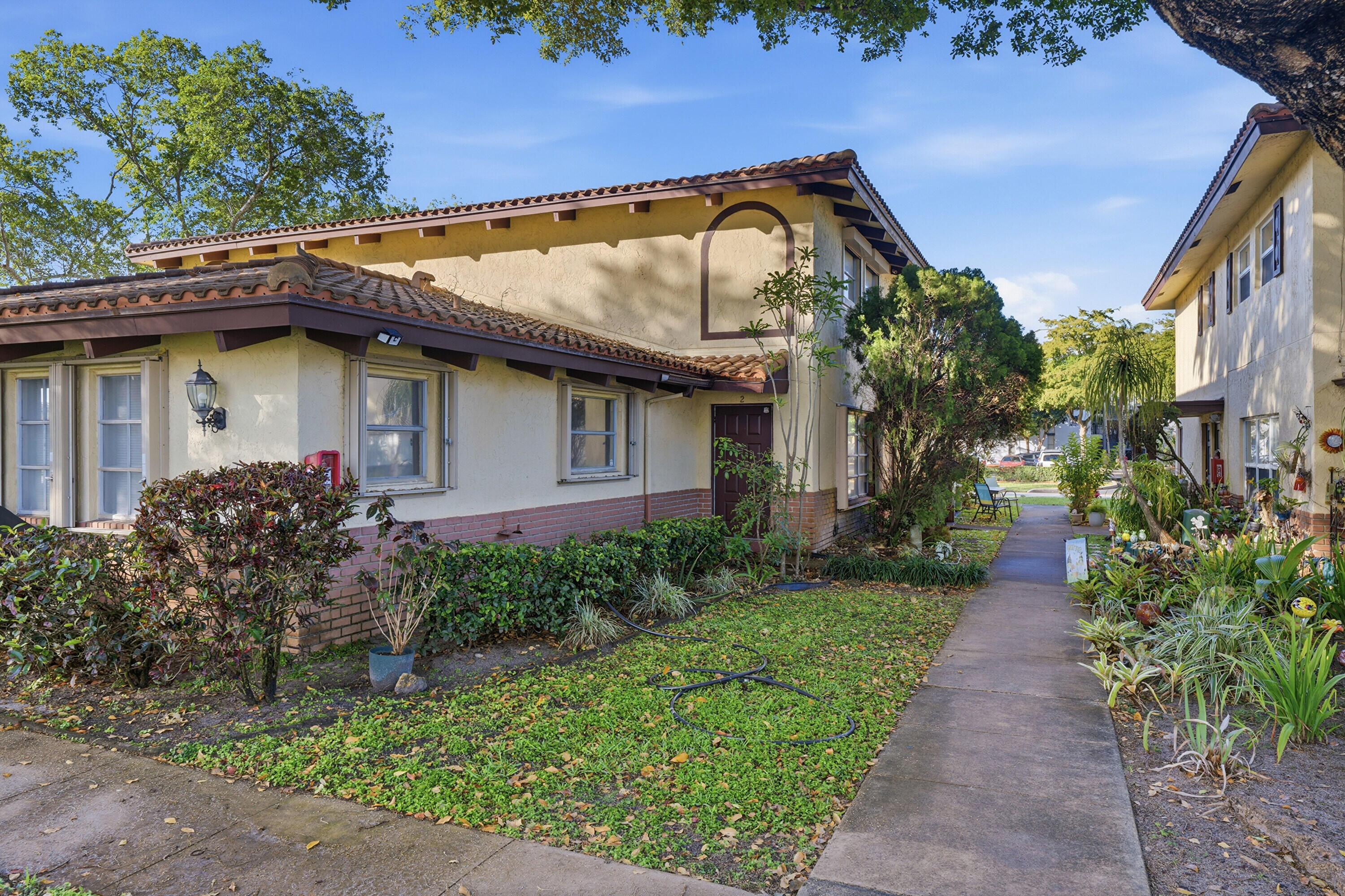 FOREST VILLAS CONDO APTS - Residential Lease