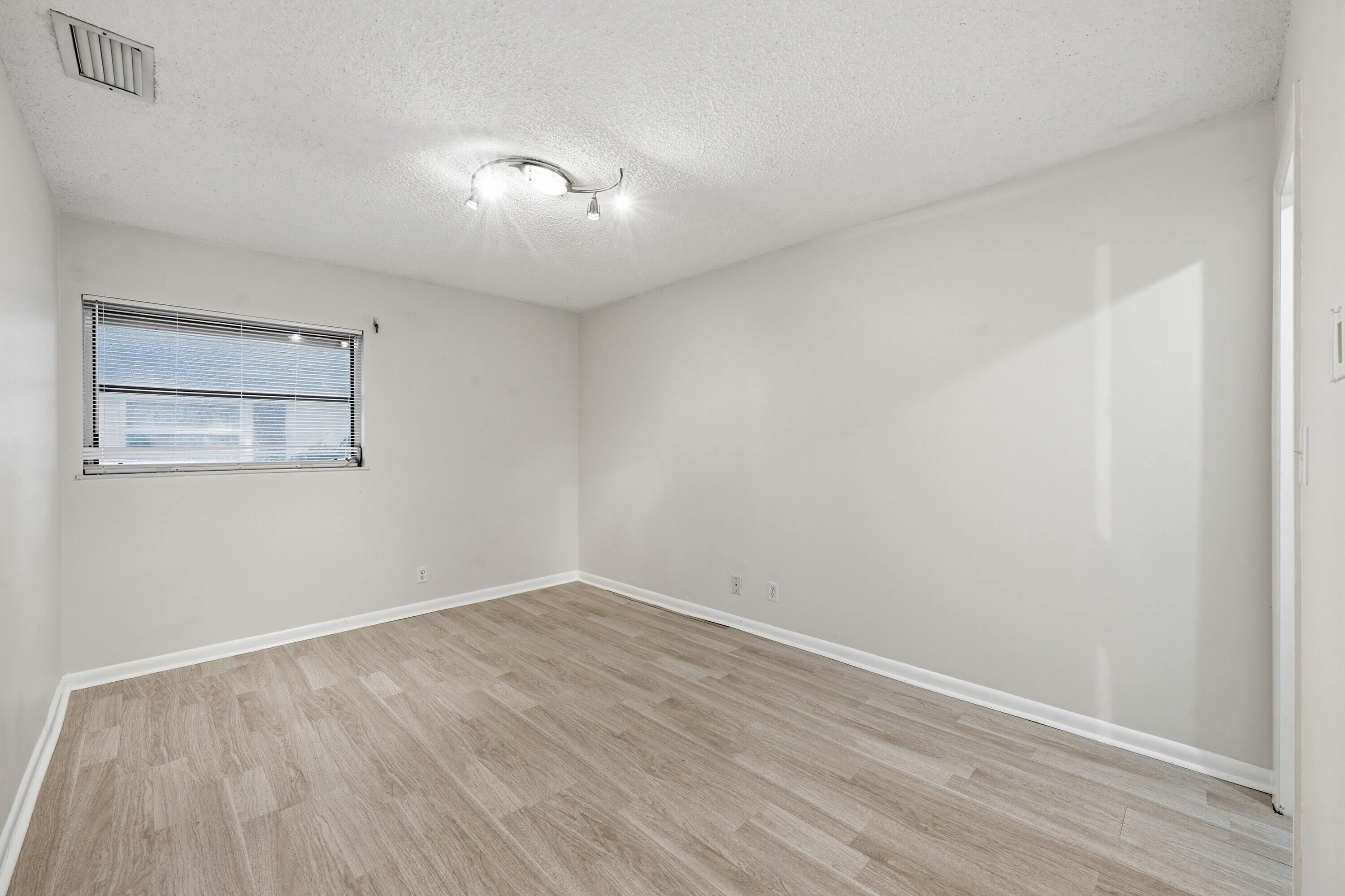 FOREST VILLAS CONDO APTS - Residential Lease