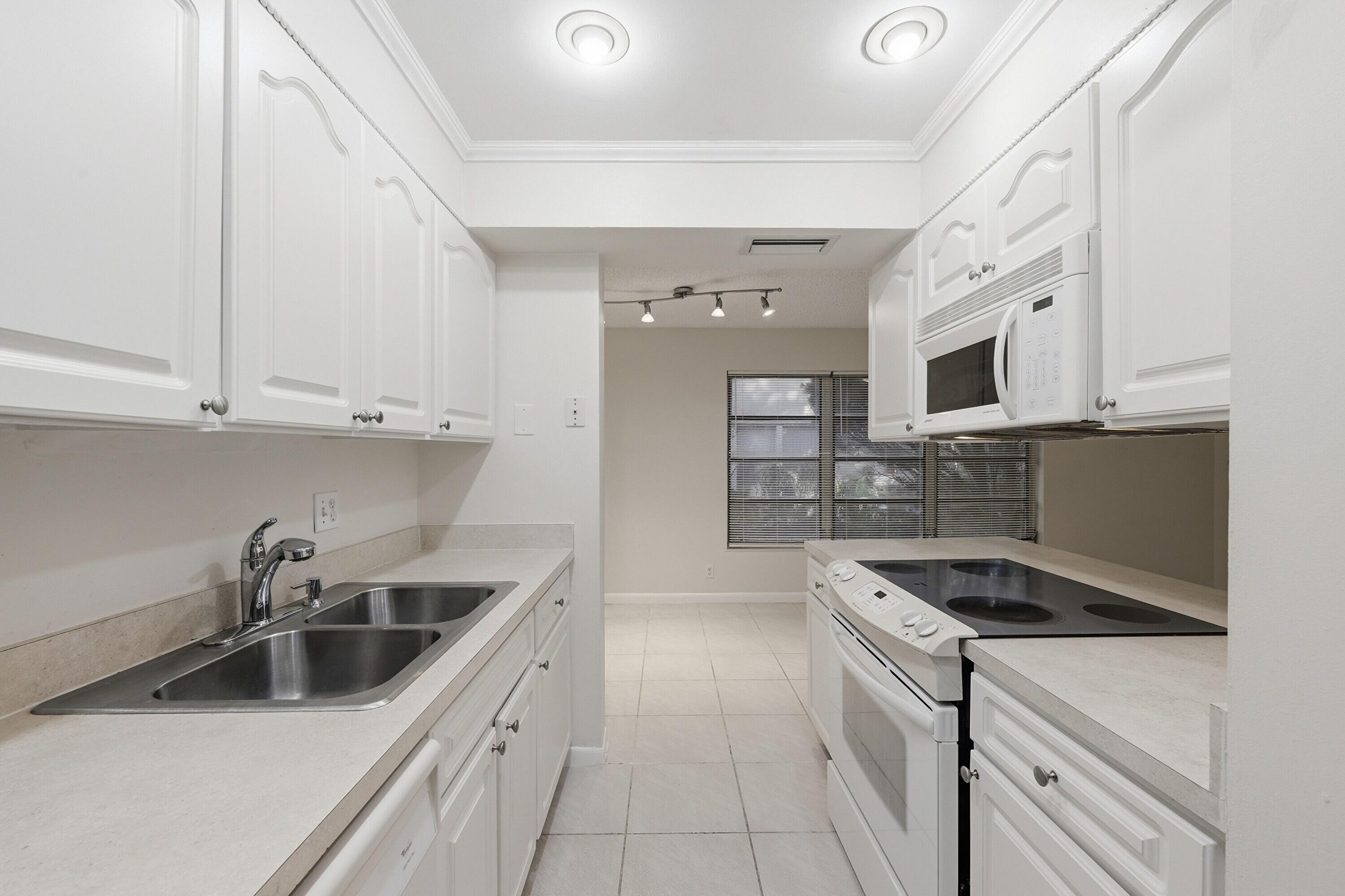 FOREST VILLAS CONDO APTS - Residential Lease